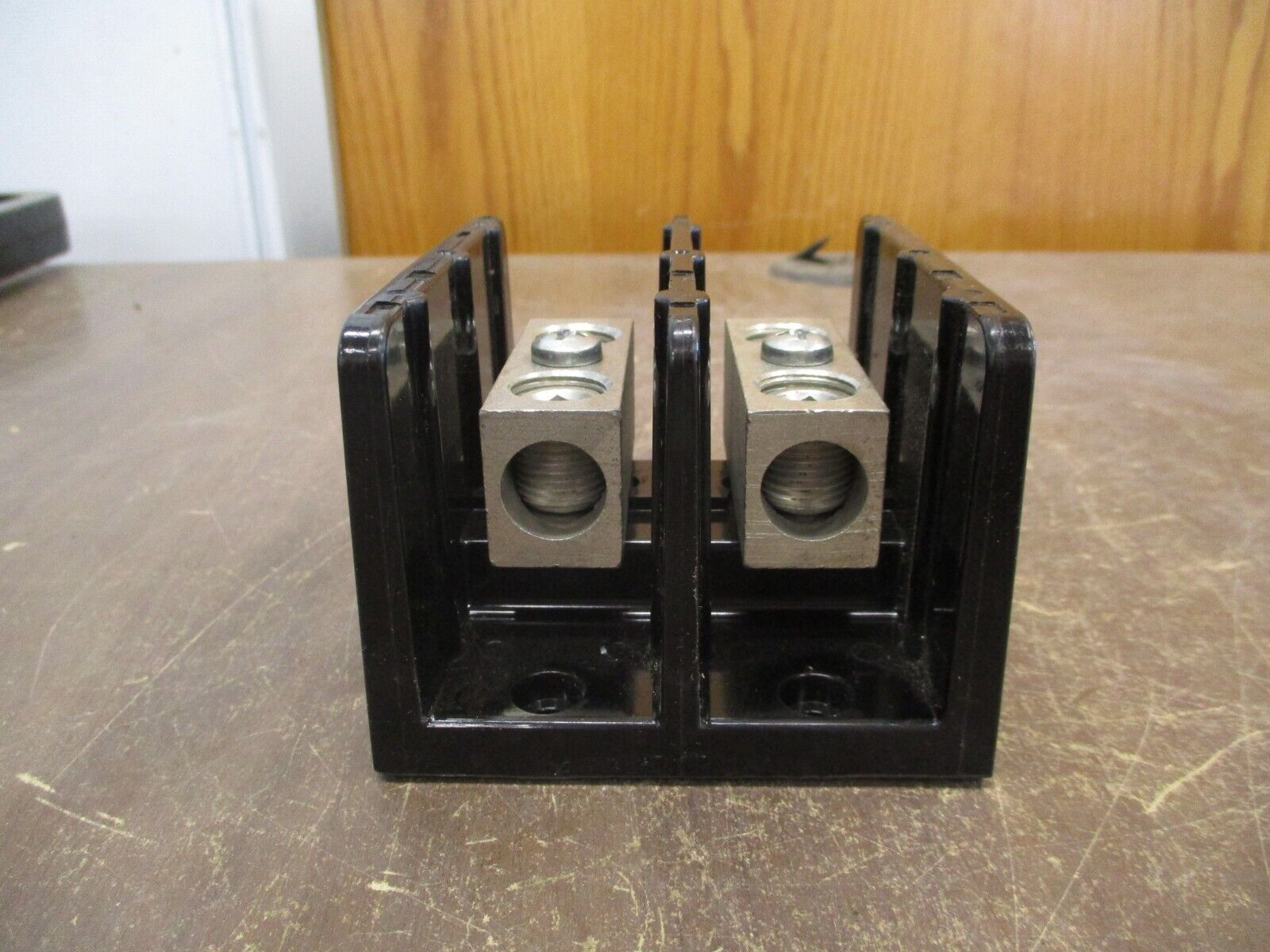 Marathon Power Distribution Block 1432123 255A 600V 2P Line/Load: 250MCM-6 Used