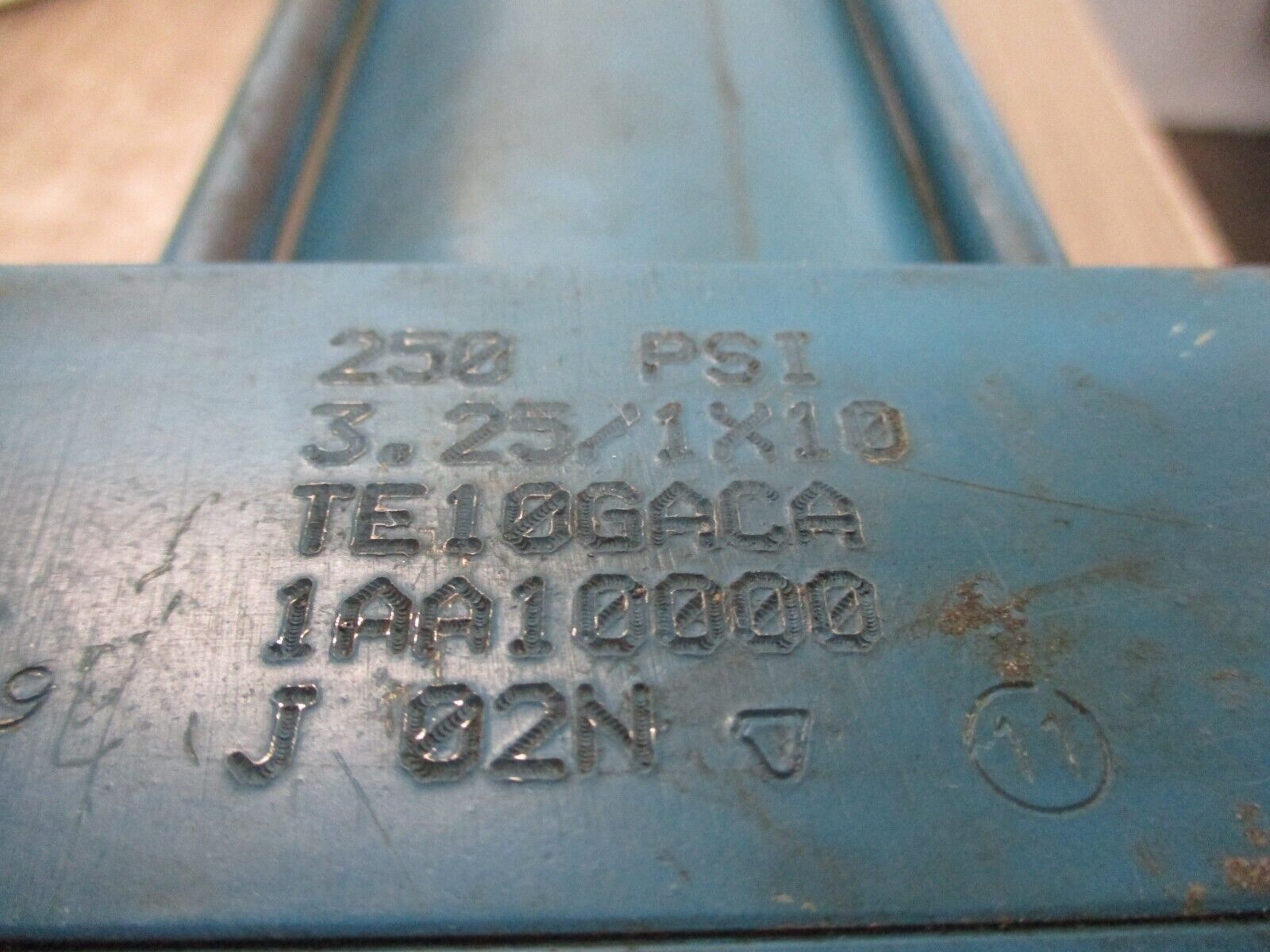 Vickers Hydraulic Cylinder TE10GACA 1AA10000 250 PSI 3.25/1X10 Used