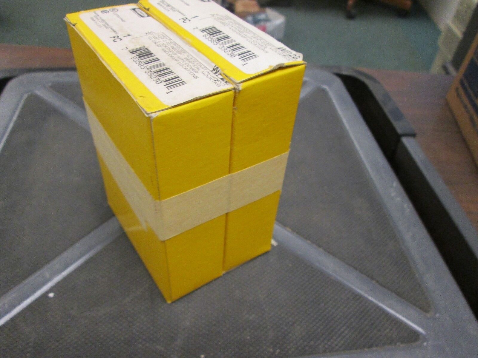 Hubbell Weatherproof Outlet Cover Wet & Damp Locations *Lot of 2* Used