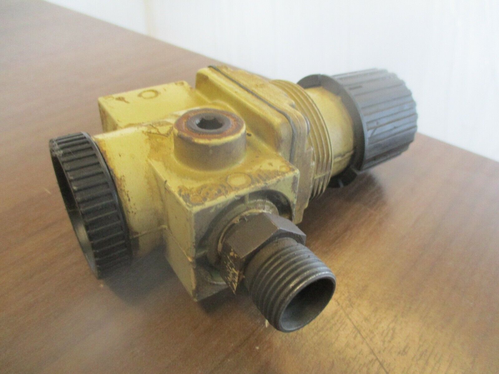 Norgren Regulator R08-300-RGMA Inlet: 300PSIG Outlet: 150PSIG 175°F Used