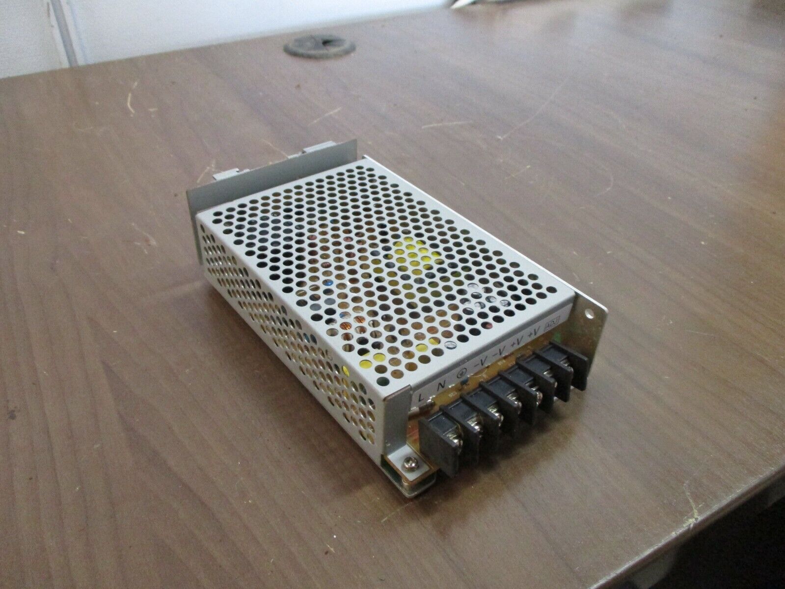 Omron Power Supply S8JC-Z10024CD Input: 200-240VAC 50/60Hz 1.4A Used