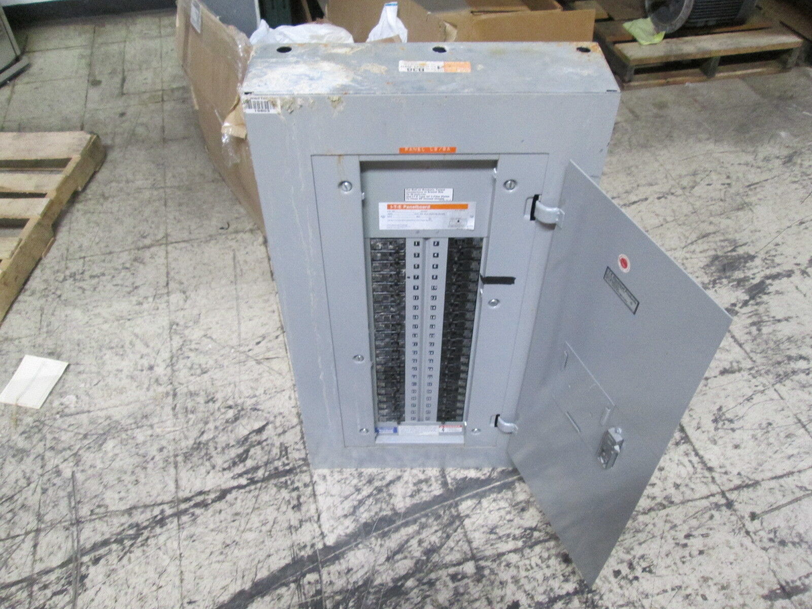 ITE Main Lug Circuit Breaker Panel UBA42-24L 225A Max 42-Slot, 240/208Y/120V