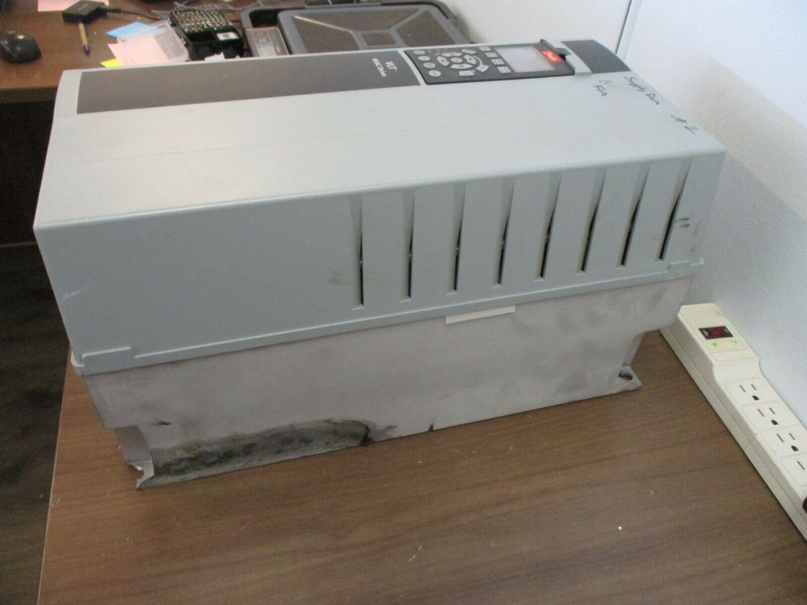 Danfoss VLT AC Drive 131B4245 20HP 3Ph w/ Keypad Used