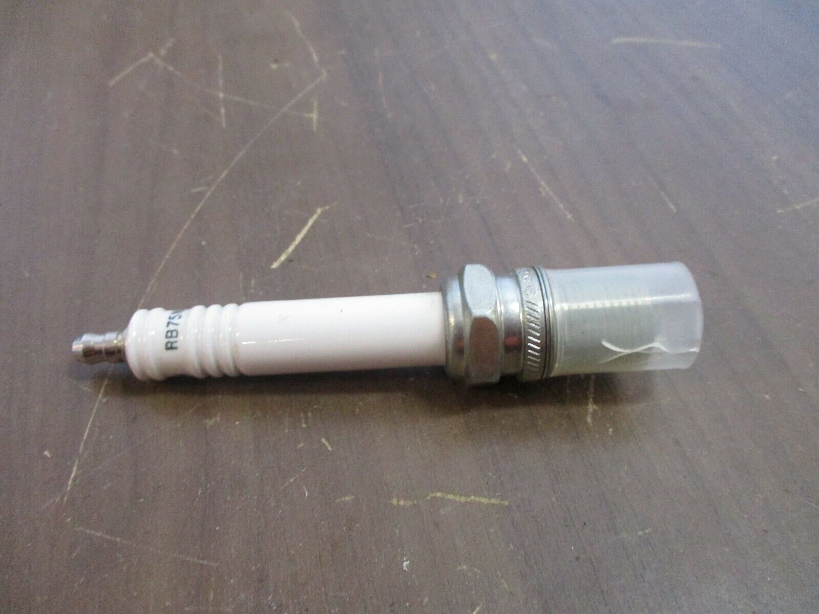 Federal Mogul Champion Spark Plug 643 New Surplus