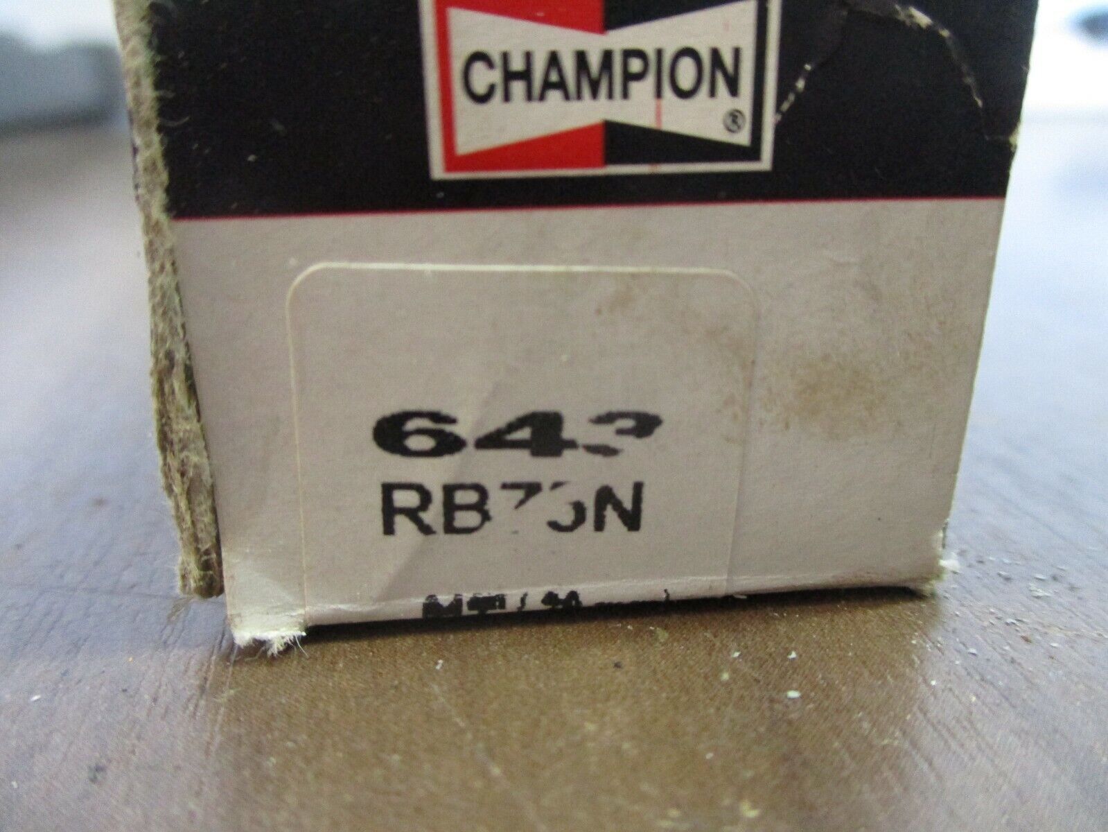 Federal Mogul Champion Spark Plug 643 New Surplus