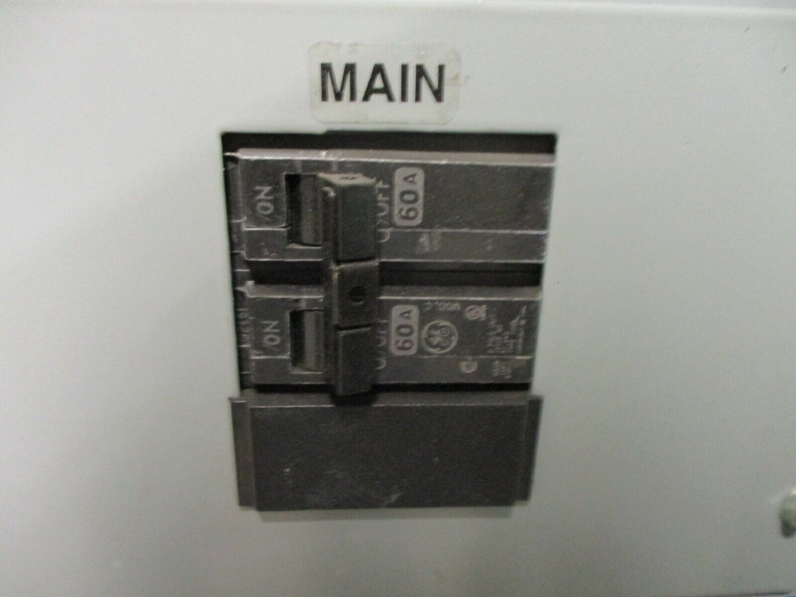 GE Main Breaker Circuit Breaker Panel AQU1302RCX 225A Max 120/240V 1Ph 3W Used