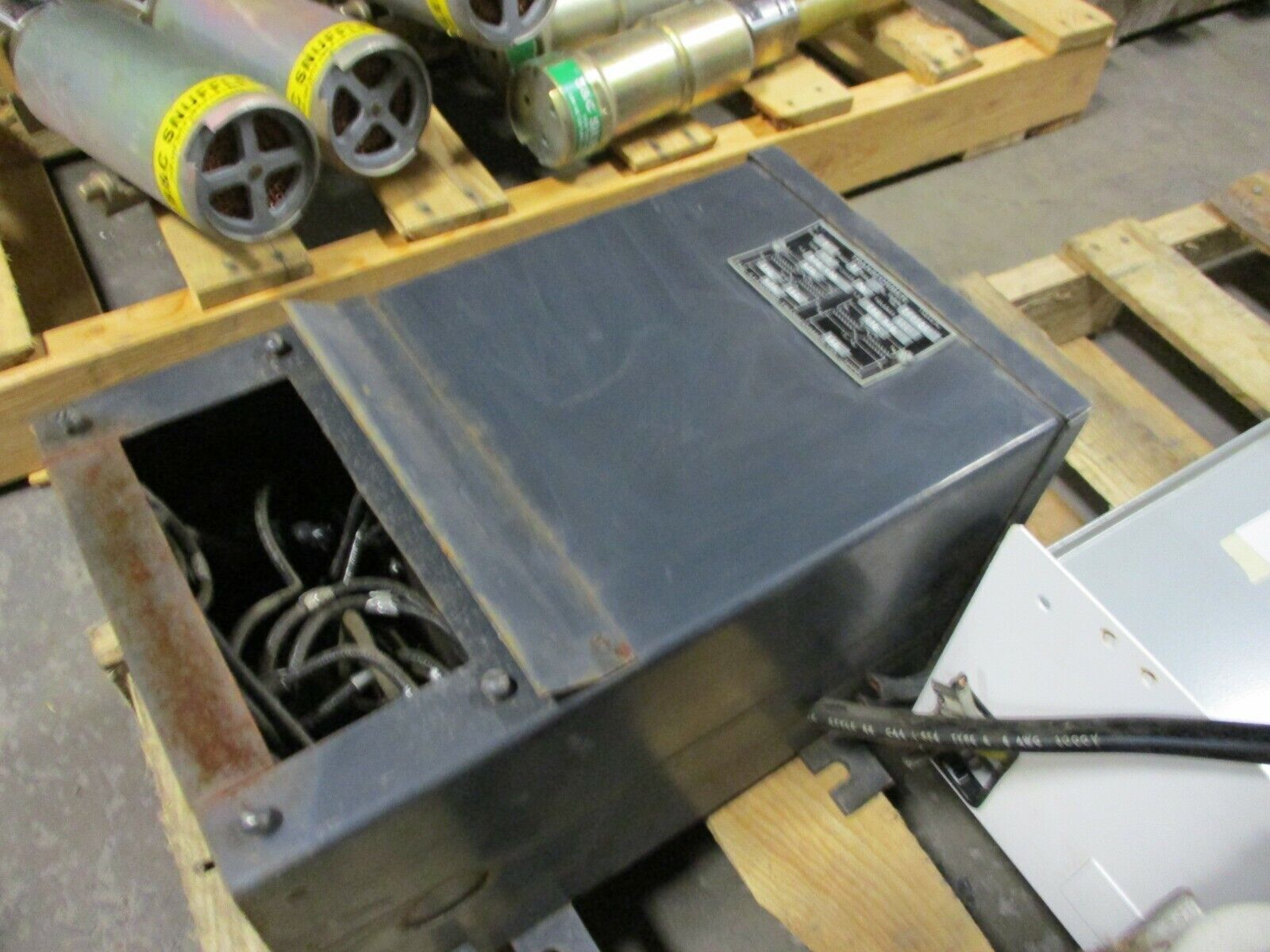 Standard Transformer Transformer MC 1kVA Pri: 240/480V Sec: 120/240V 60Hz Used