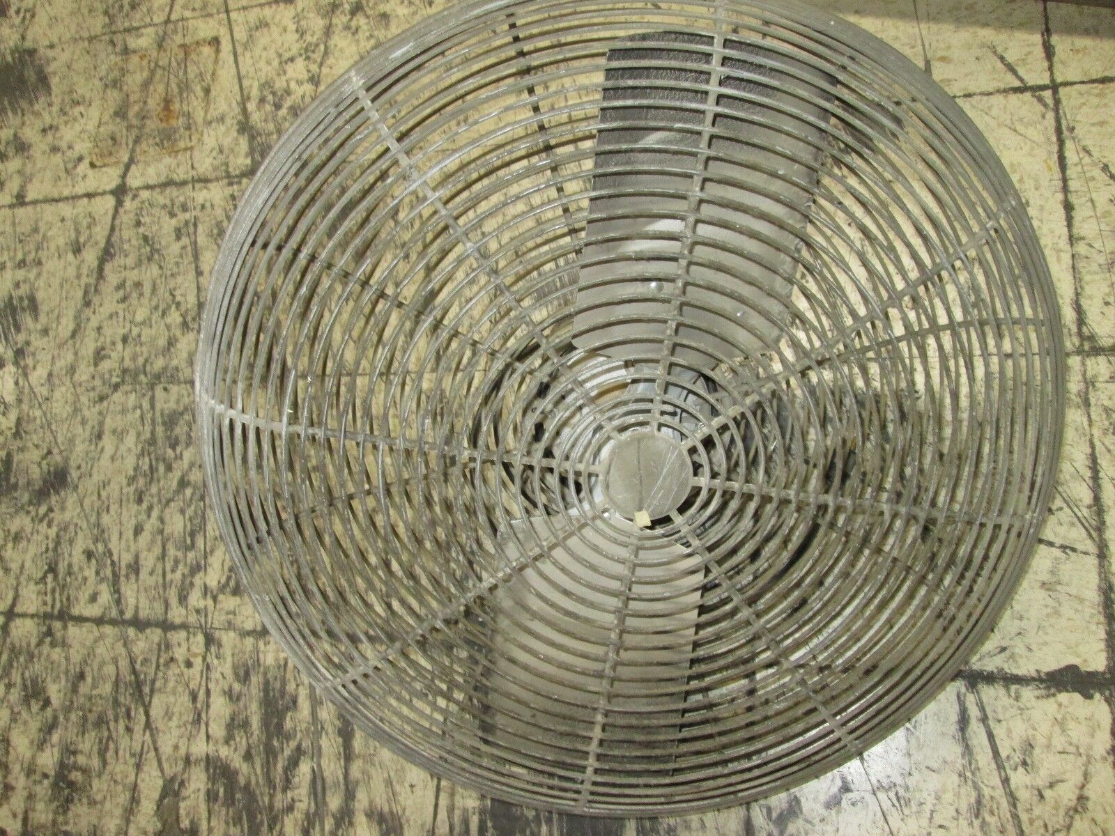 Dayton Exhaust Fan 24" fan Motor: 6K411A 1/2HP 1Ph 6.9/3.5A 115/230V Used