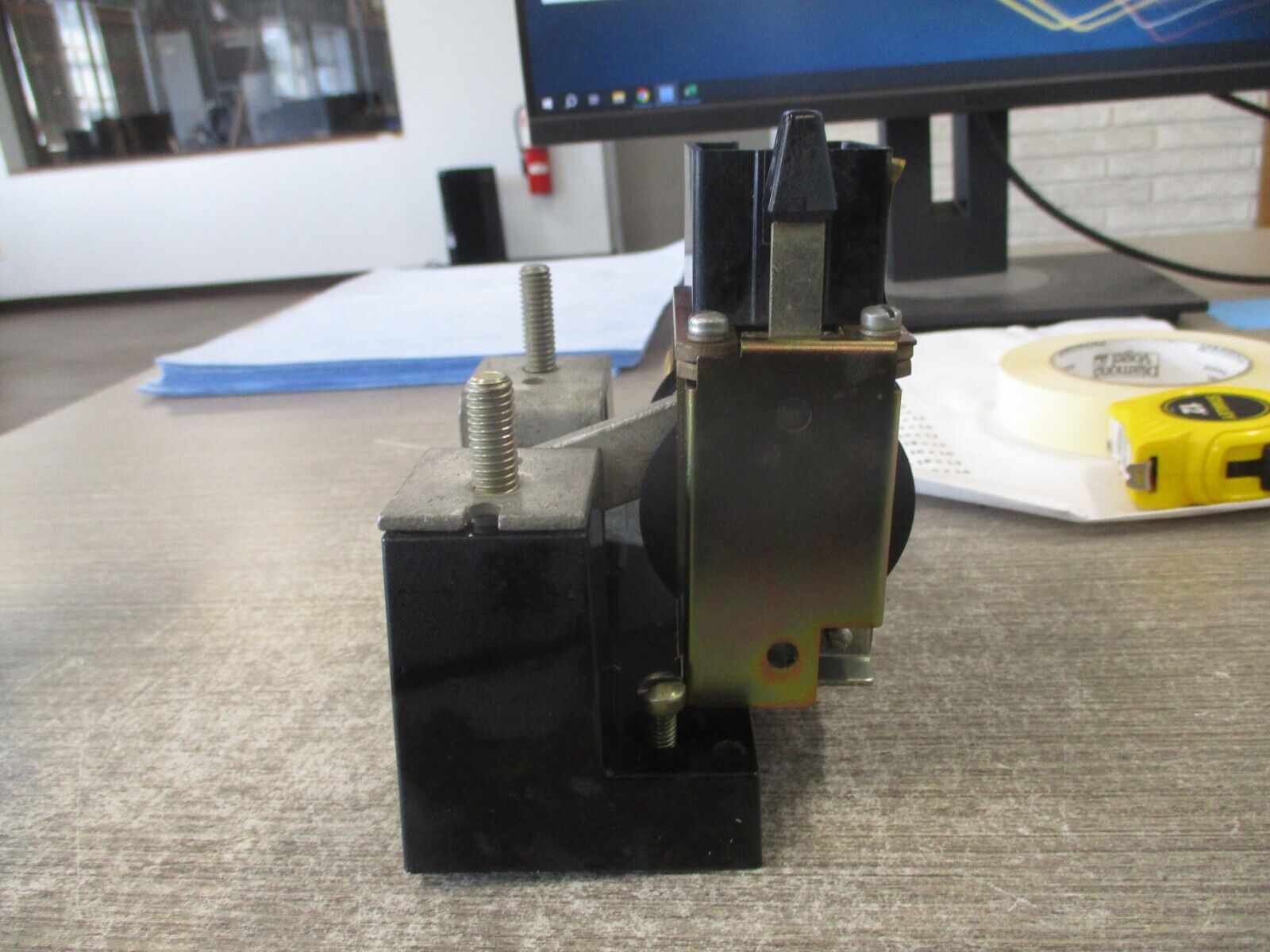 GE Magnetic Relay CR124Y 0Y24 320A 600V Used