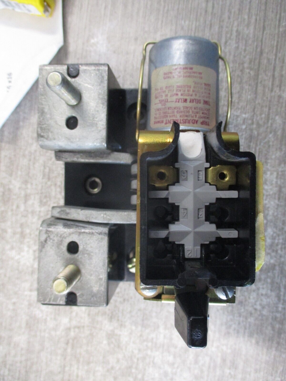 GE Magnetic Relay CR124Y 0Y24 320A 600V Used