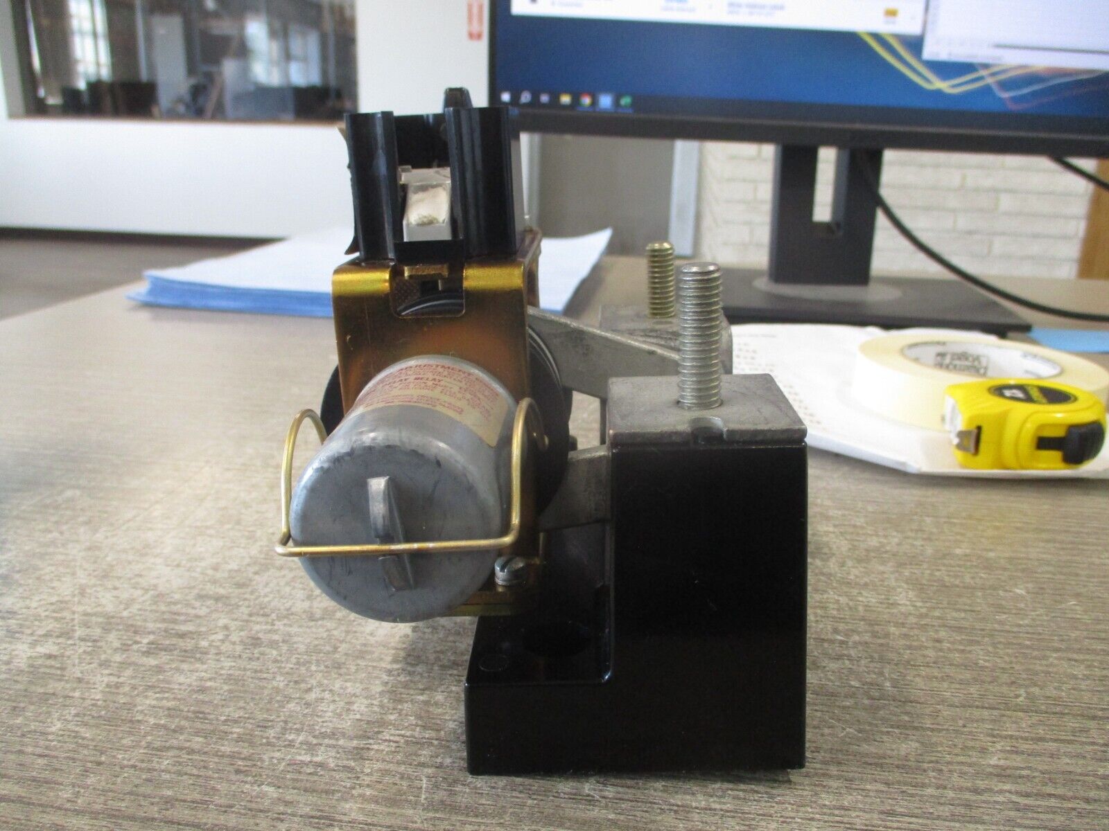 GE Magnetic Relay CR124Y 0Y24 320A 600V Used