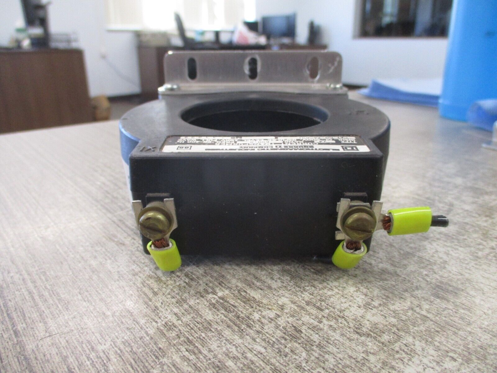Square D Current Transformer 74-601 Ratio 600:5A 600V 25-400Hz 10kV BIL Used