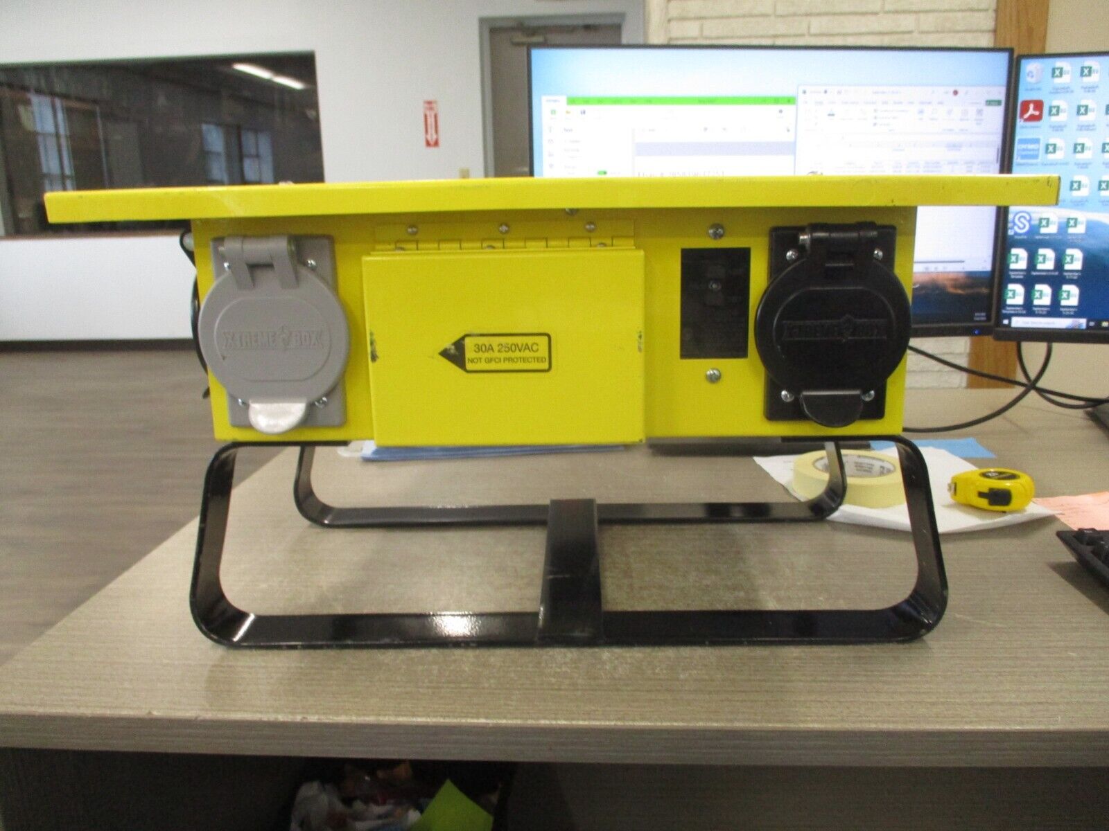 CCI X-Treme Box Power Distribution Center 019603R02 125/250V 60Hz 3P 4W 50A