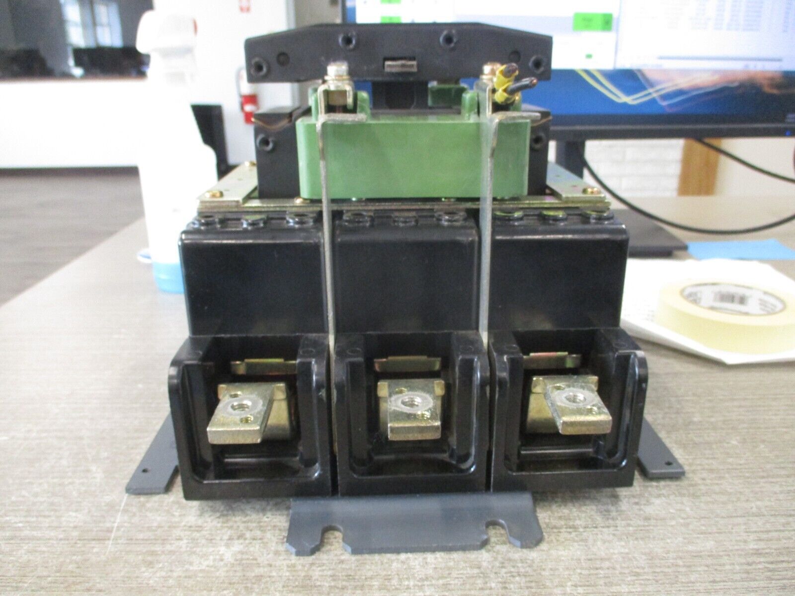 GE Contactor CR161A19600 460V Coil 3P Used