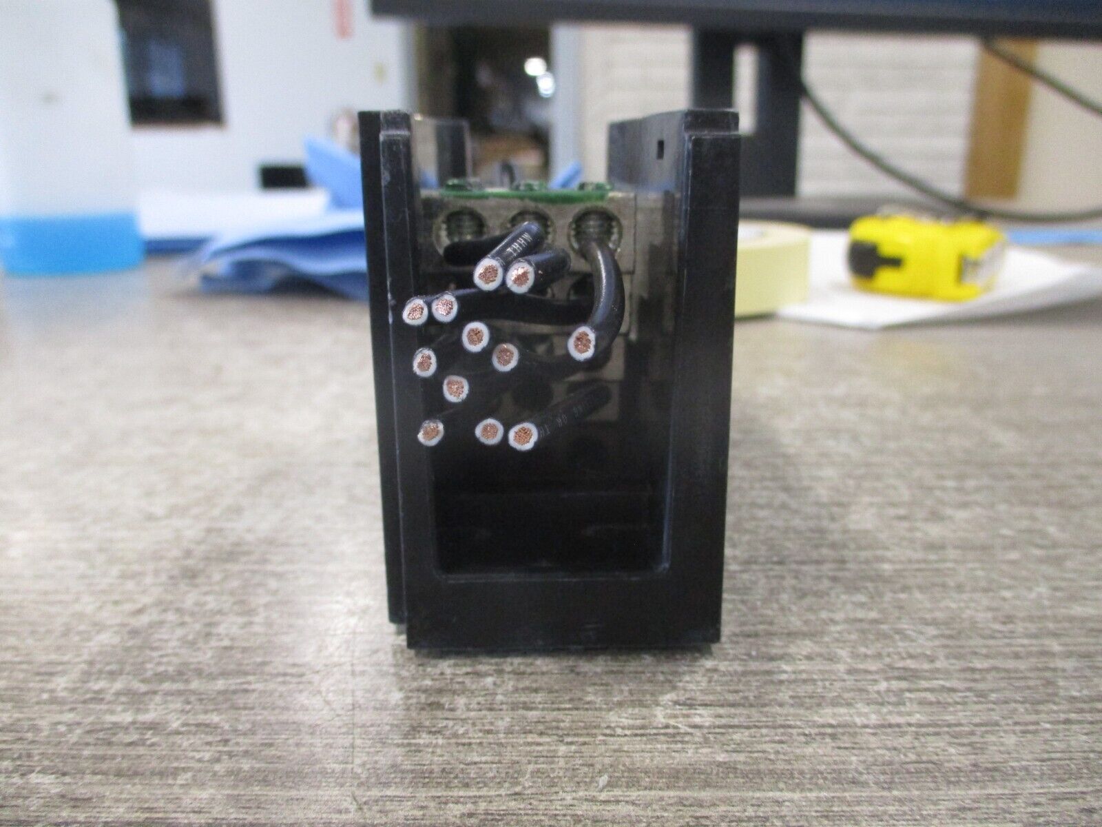 Brumall Power Distribution Block AM-K2-H12 600V 1P Line: 2/0-14 Load: 4-14 Used