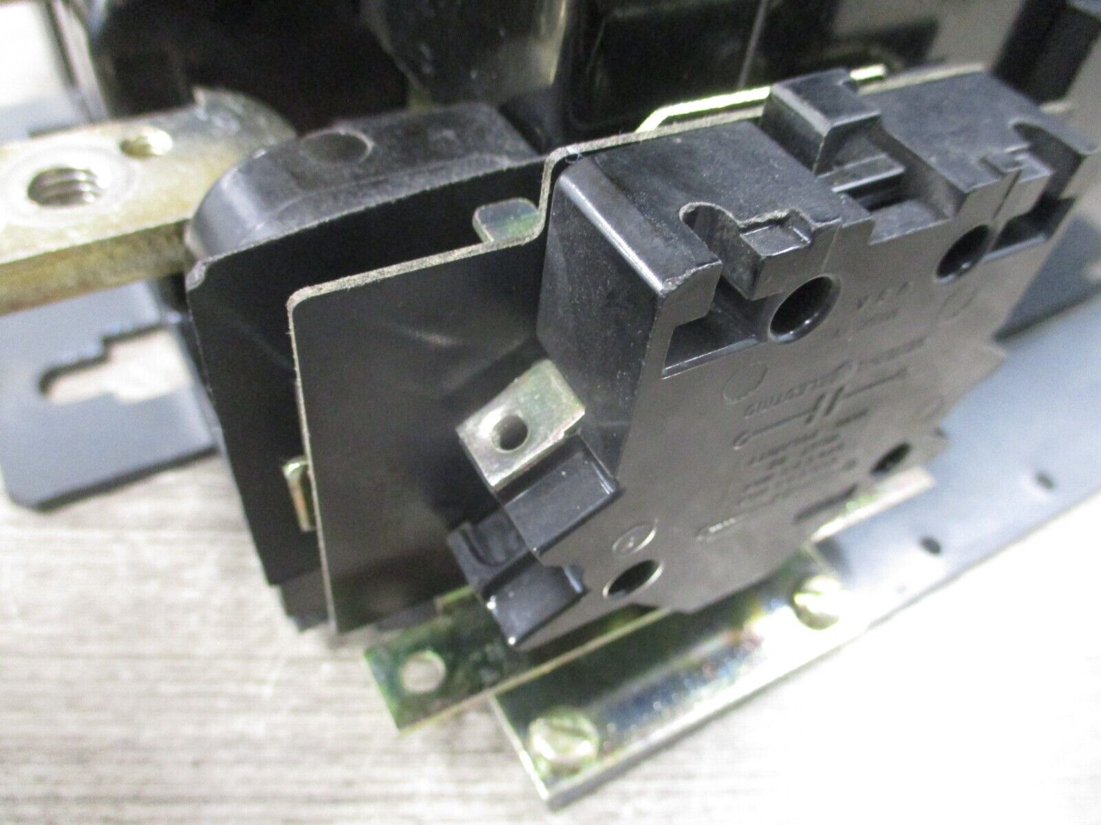 GE Contactor CR161A19600 460V Coil 3P  *Missing Terminal Screws* Used