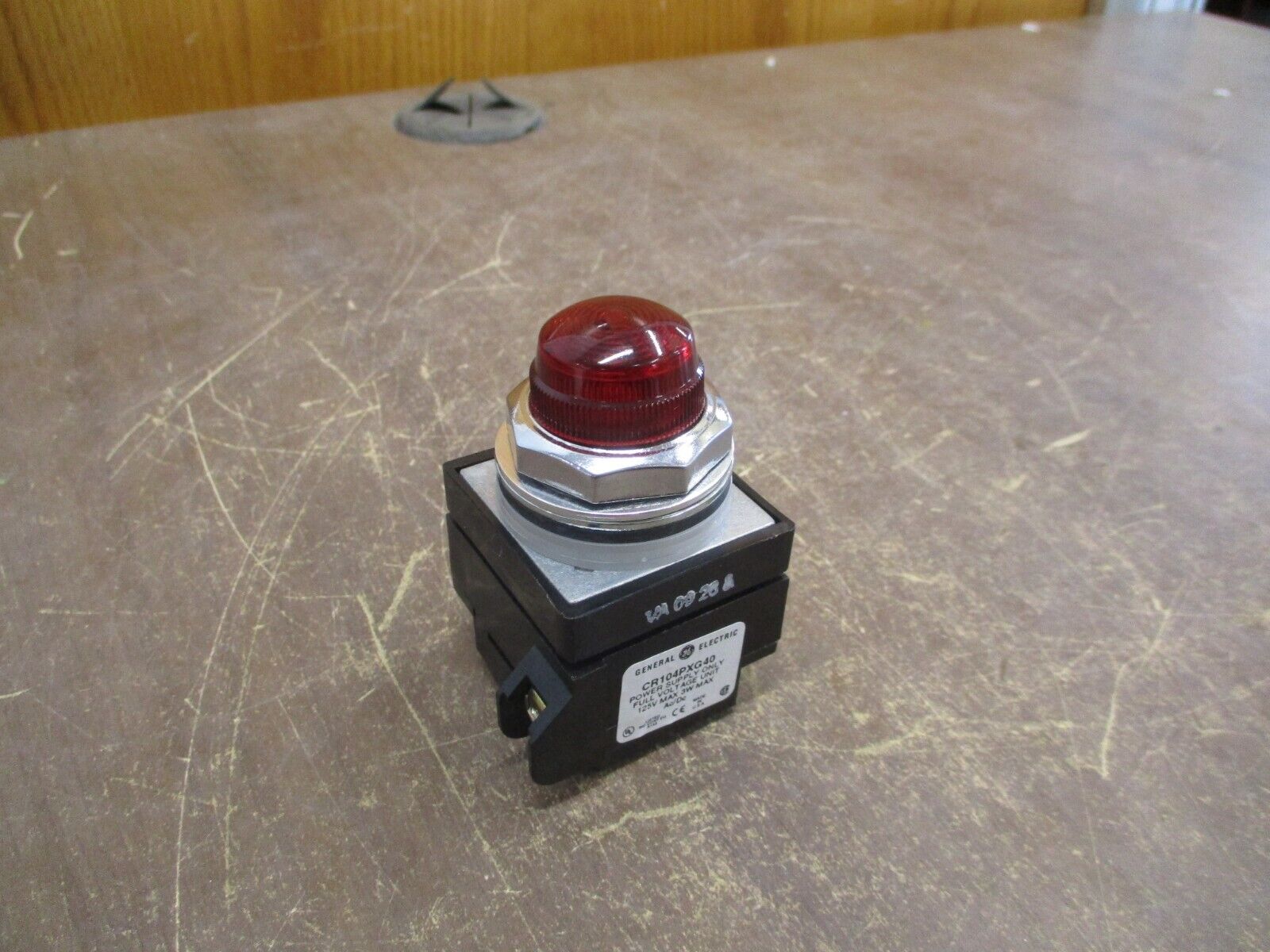 GE Indicator Light CR104PLG87R 12V Red Lens New Surplus