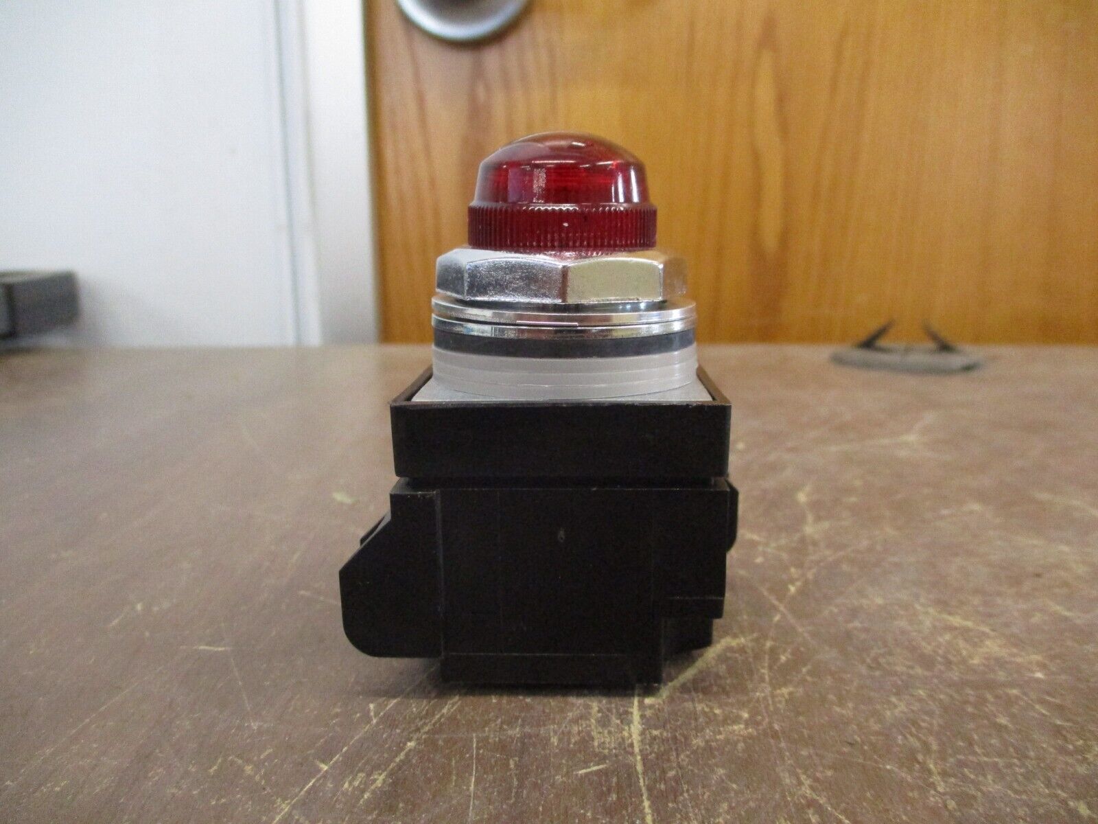 GE Indicator Light CR104PLG87R 12V Red Lens New Surplus