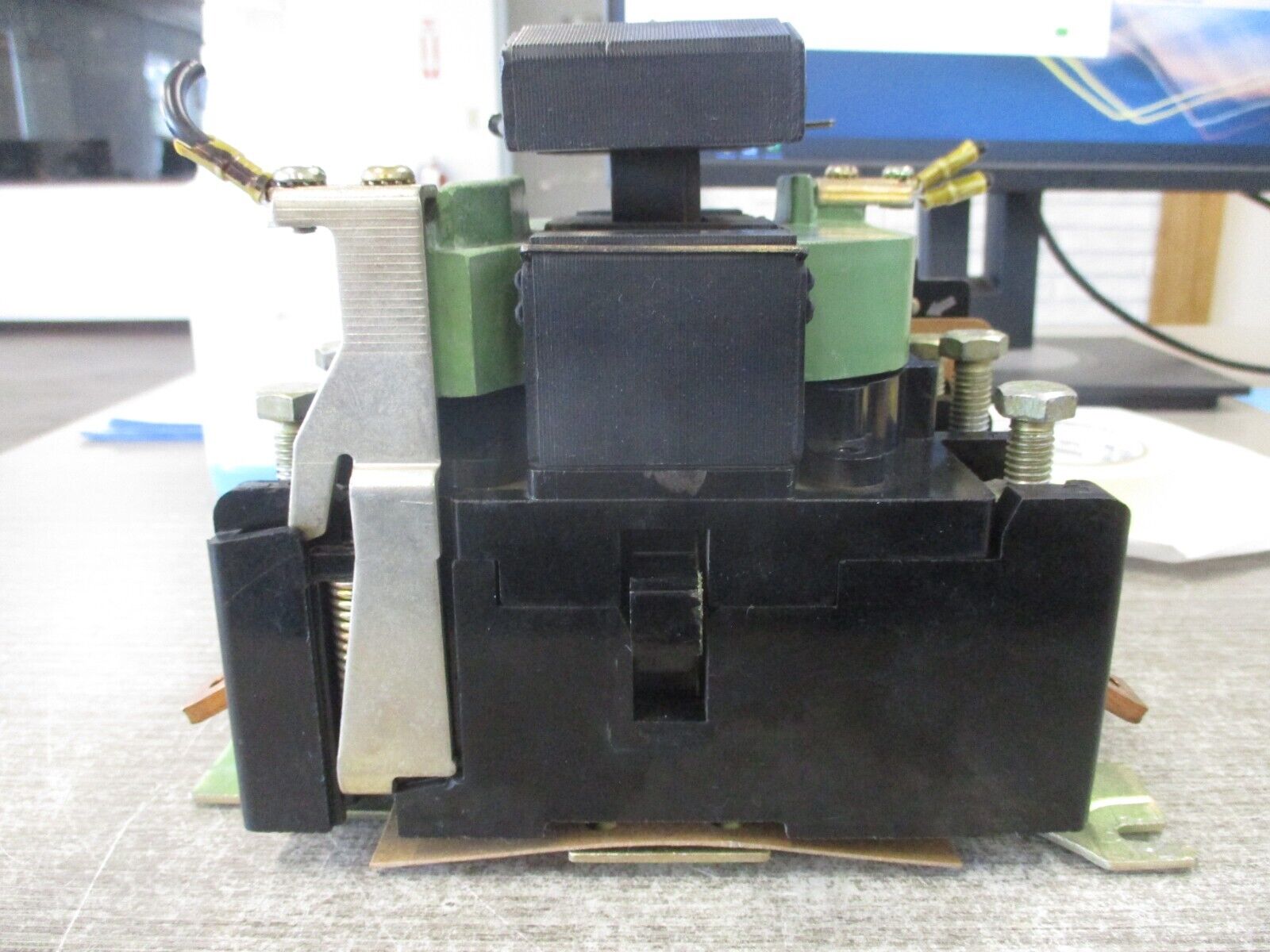 GE Contactor CR161A20700 460V Coil Used