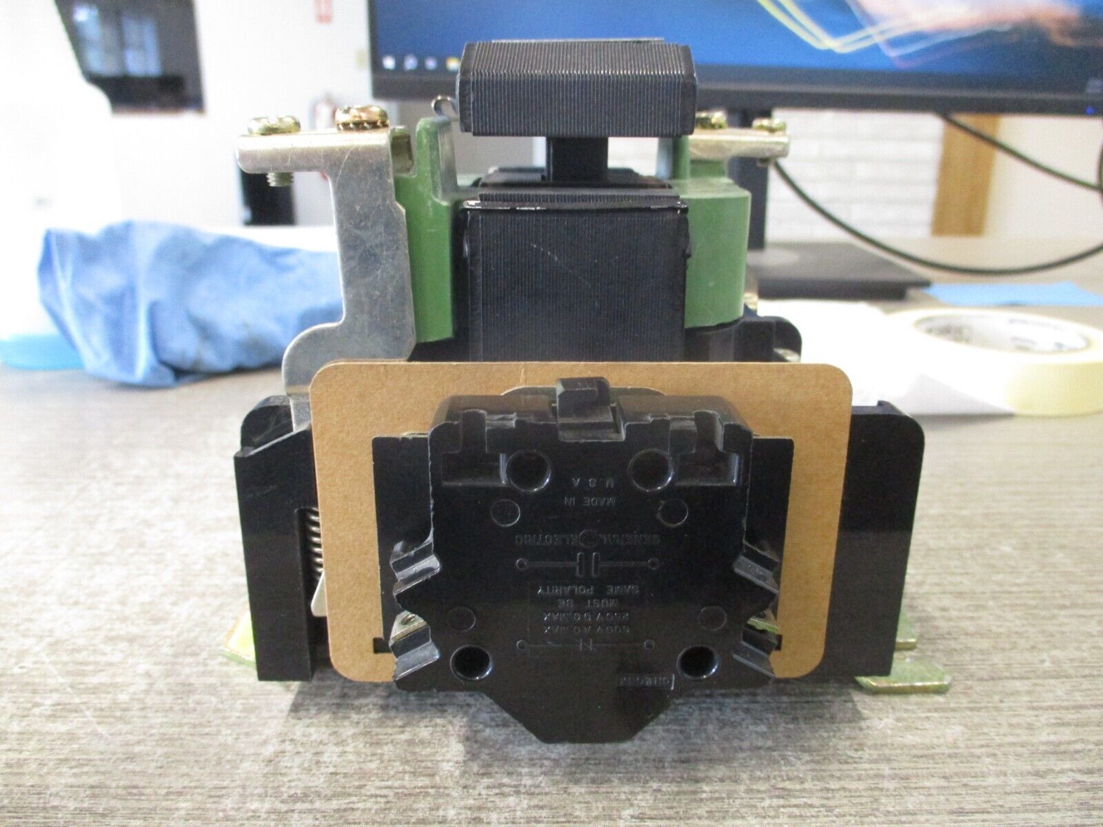 GE Contactor CR161A19200 460V Coil *Missing (2) Terminal Screws* Used