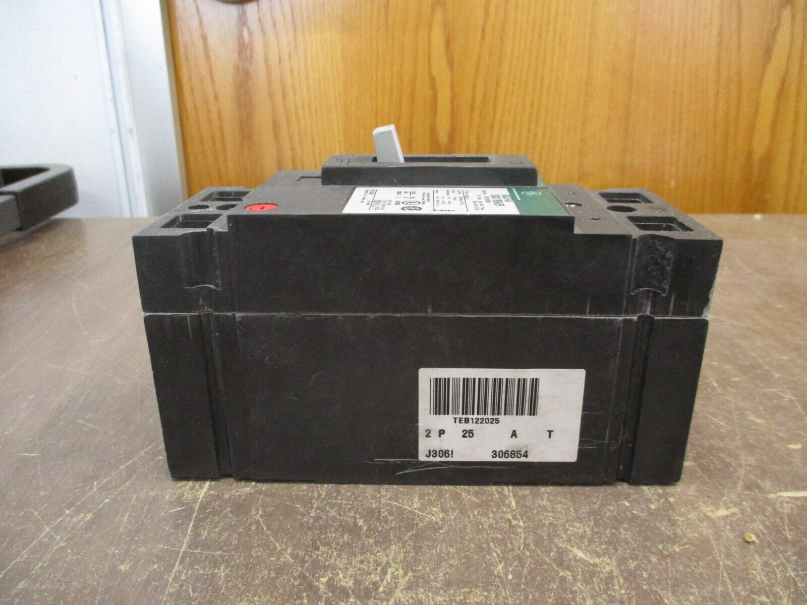 GE Circuit Breaker TEB122025 25A 240V 2P New Surplus