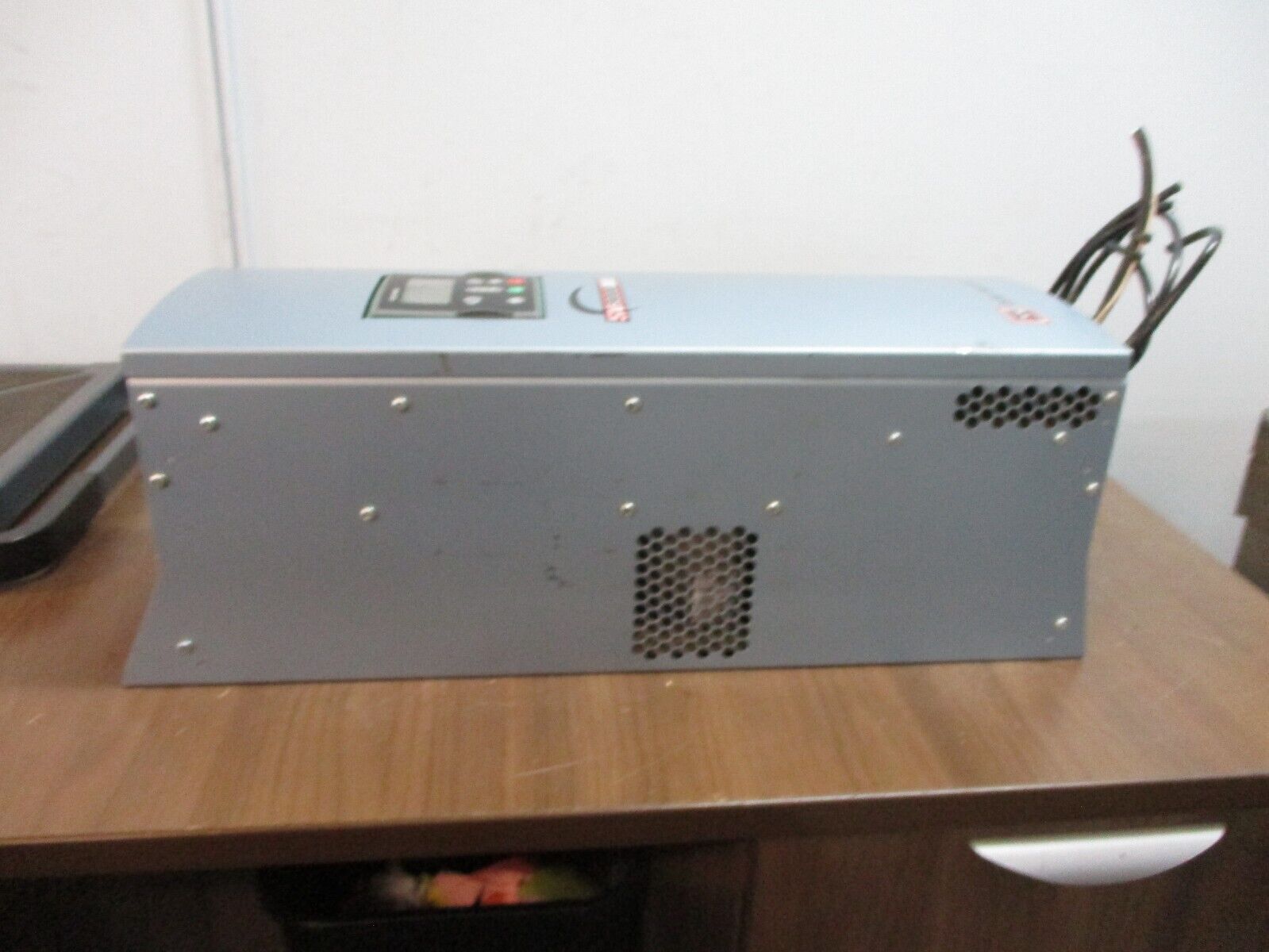 Cutler-Hammer SV9000 AC Drive SV9015AC-2M0B00 15HP 3Ph w/ Keypad Used