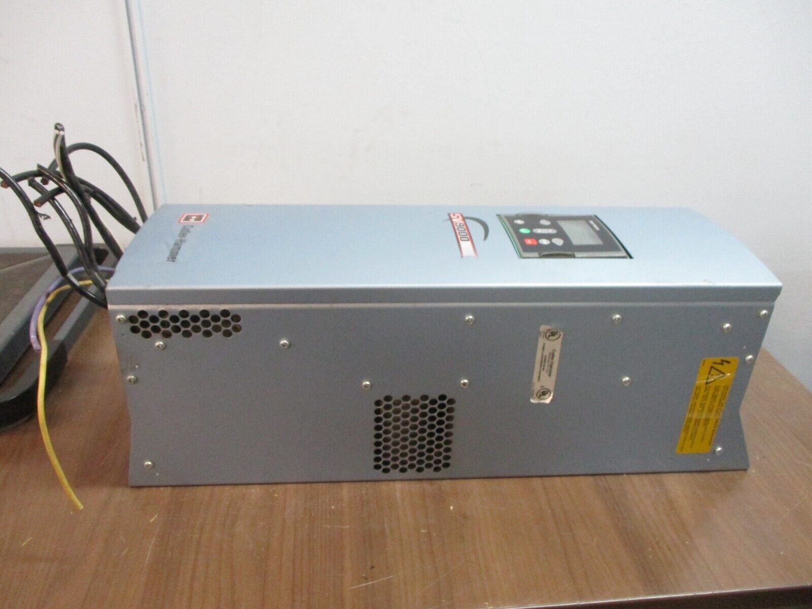 Cutler-Hammer SV9000 AC Drive SV9015AC-2M0B00 15HP 3Ph w/ Keypad Used