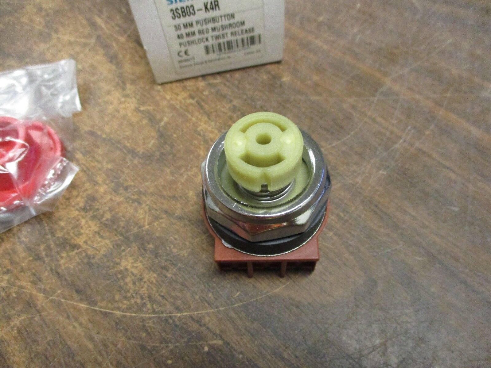 Siemens Red Mushroom Pushbutton 3SB03-K4R Push Lock-Twist Release New Surplus