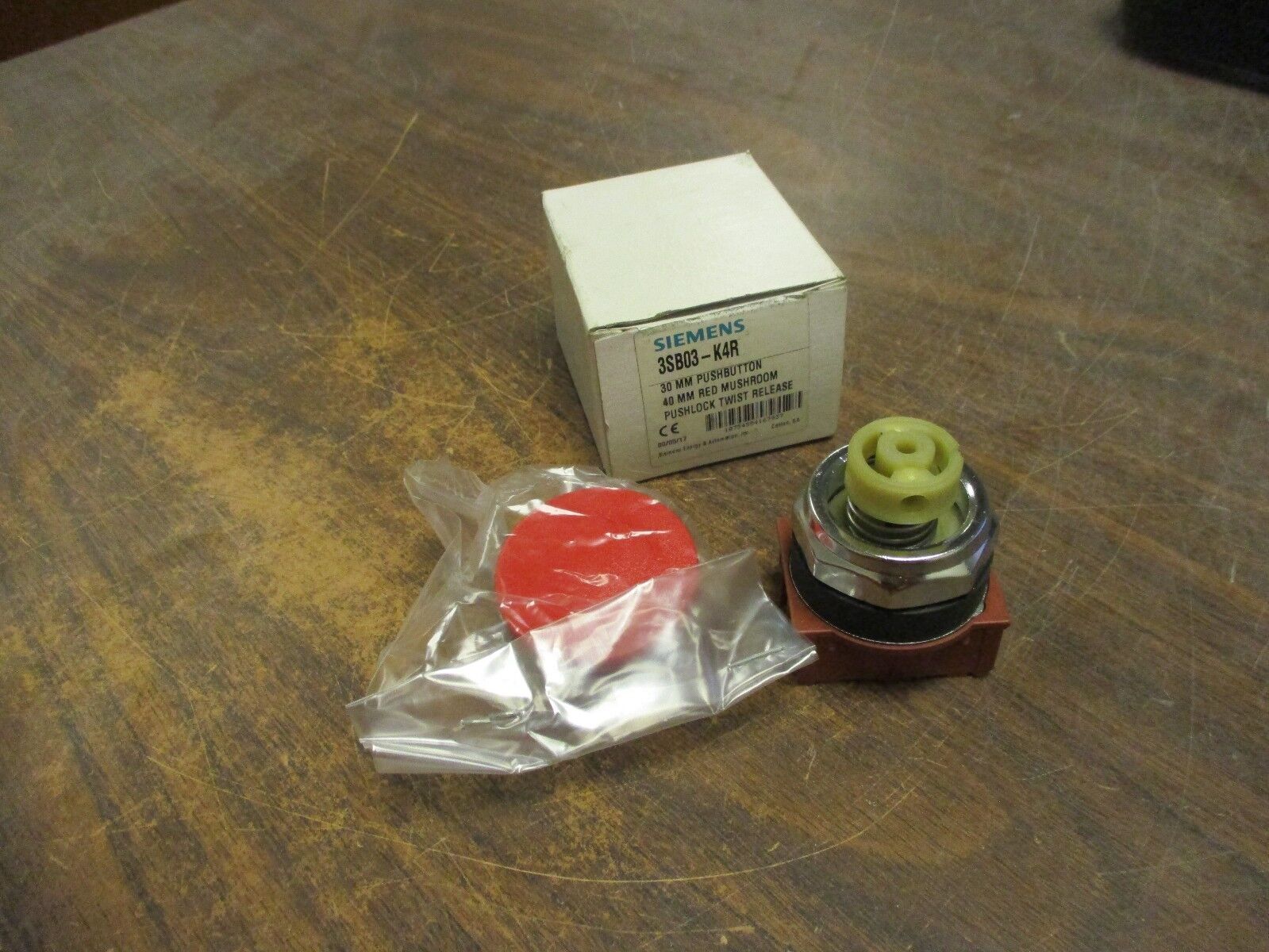 Siemens Red Mushroom Pushbutton 3SB03-K4R Push Lock-Twist Release New Surplus