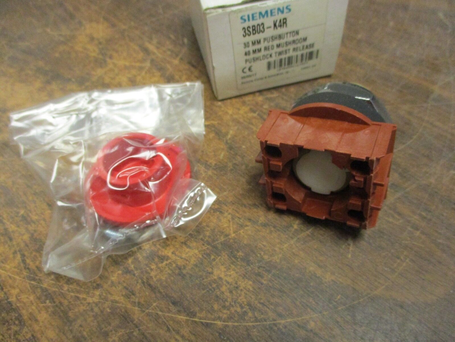 Siemens Red Mushroom Pushbutton 3SB03-K4R Push Lock-Twist Release New Surplus