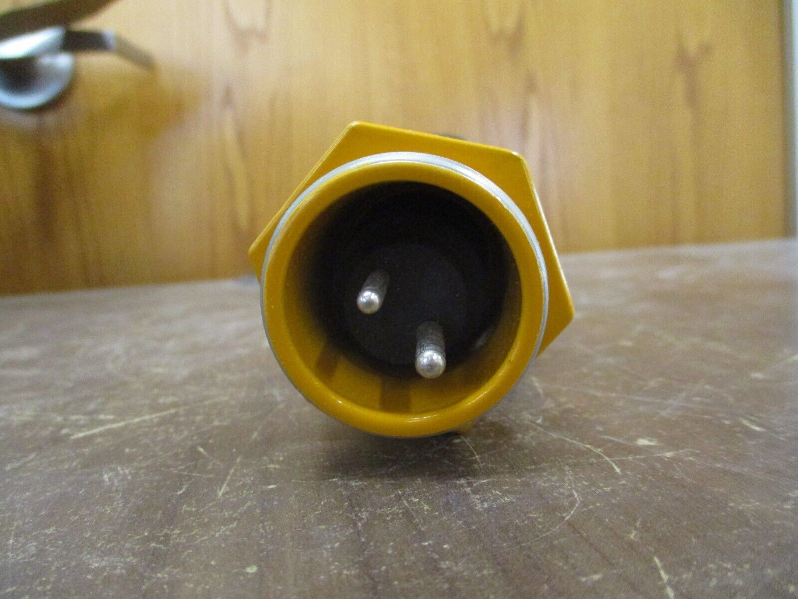 Cooper Utility Light 8615UL5-Y-120-14 New Surplus