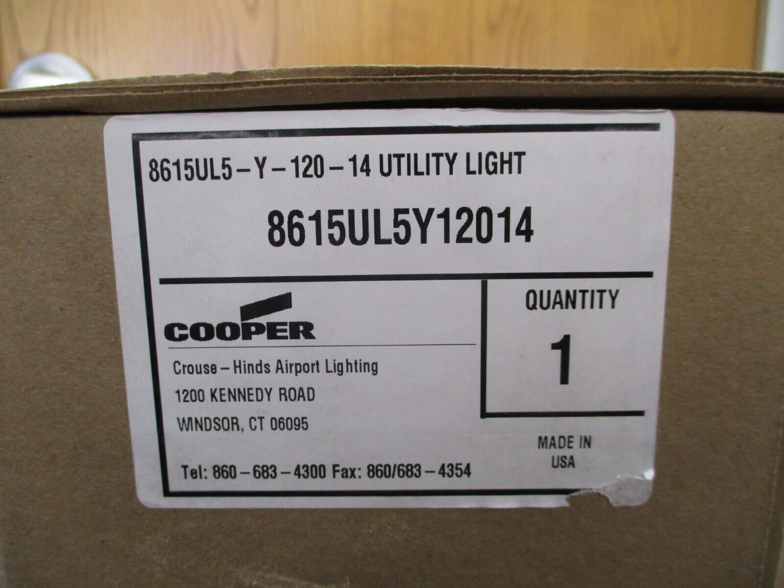 Cooper Utility Light 8615UL5-Y-120-14 New Surplus