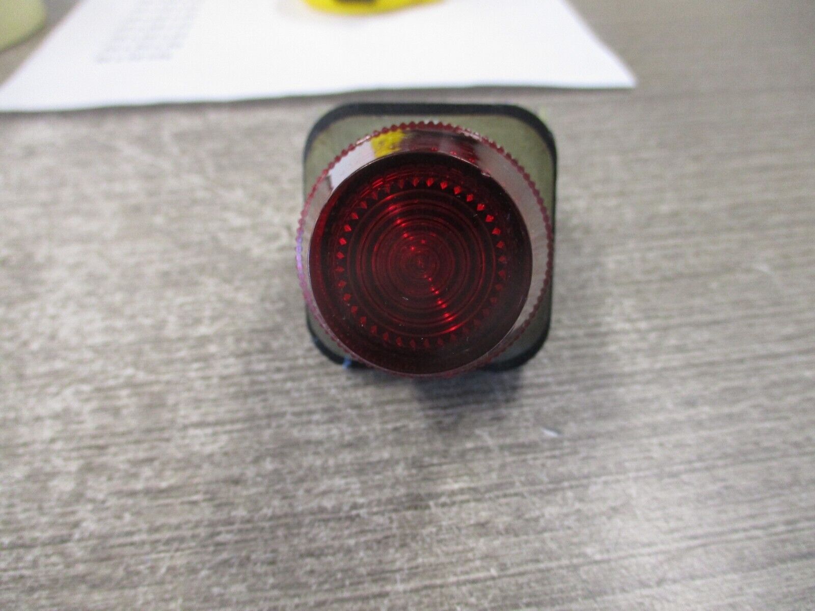 Allen-Bradley Pilot Light 800T-Q24 Ser. T Red 24V AC/DC Type 4,13 Used