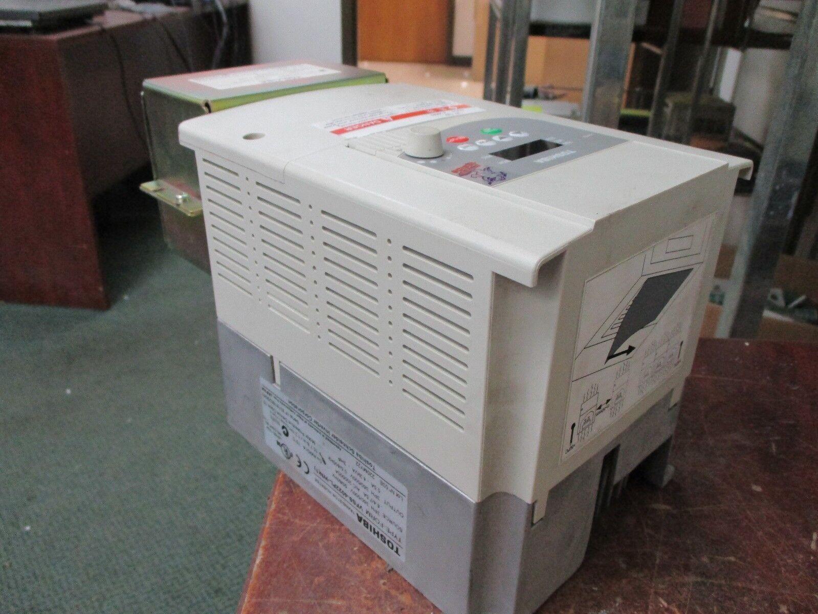 Toshiba AC Drive VFS9-4022PL-WN(1) 3HP 3Ph Inputs:380/500V 50/60Hz 8.4/7.5A Used