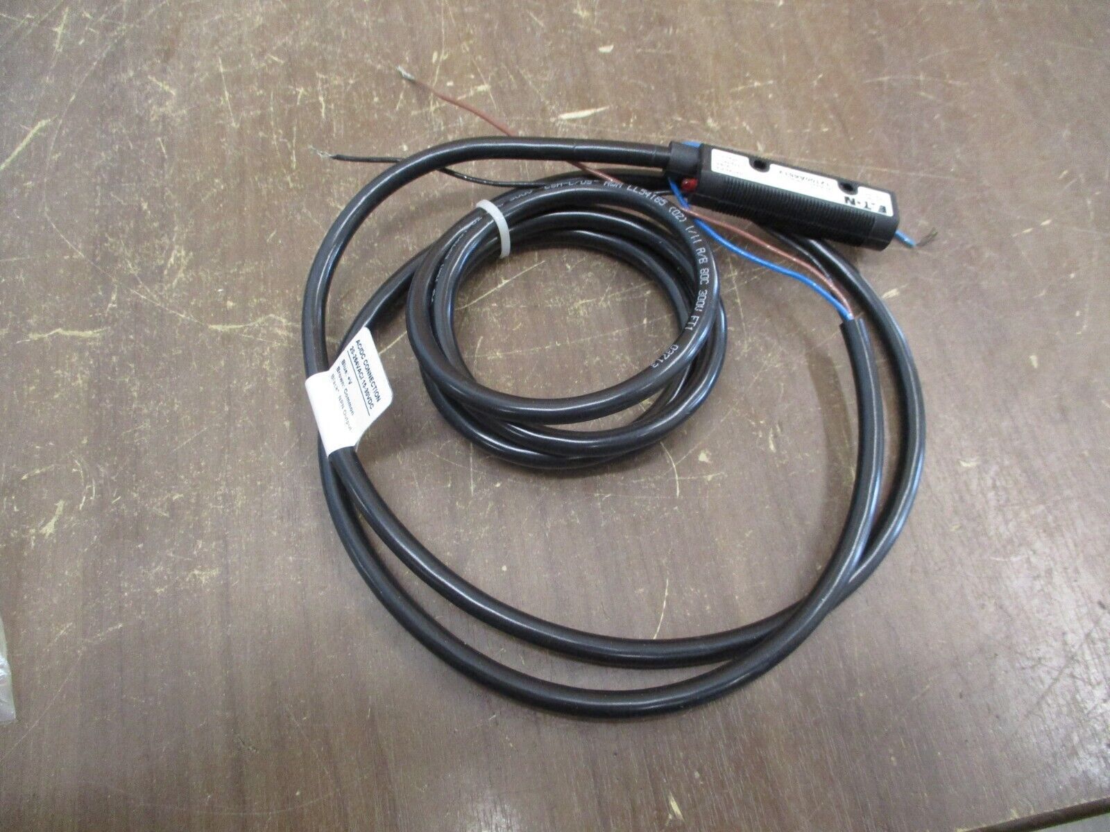 Eaton Photoelectric Sensor 12100A6513 Tubular Housing 2m Length 20-264VAC