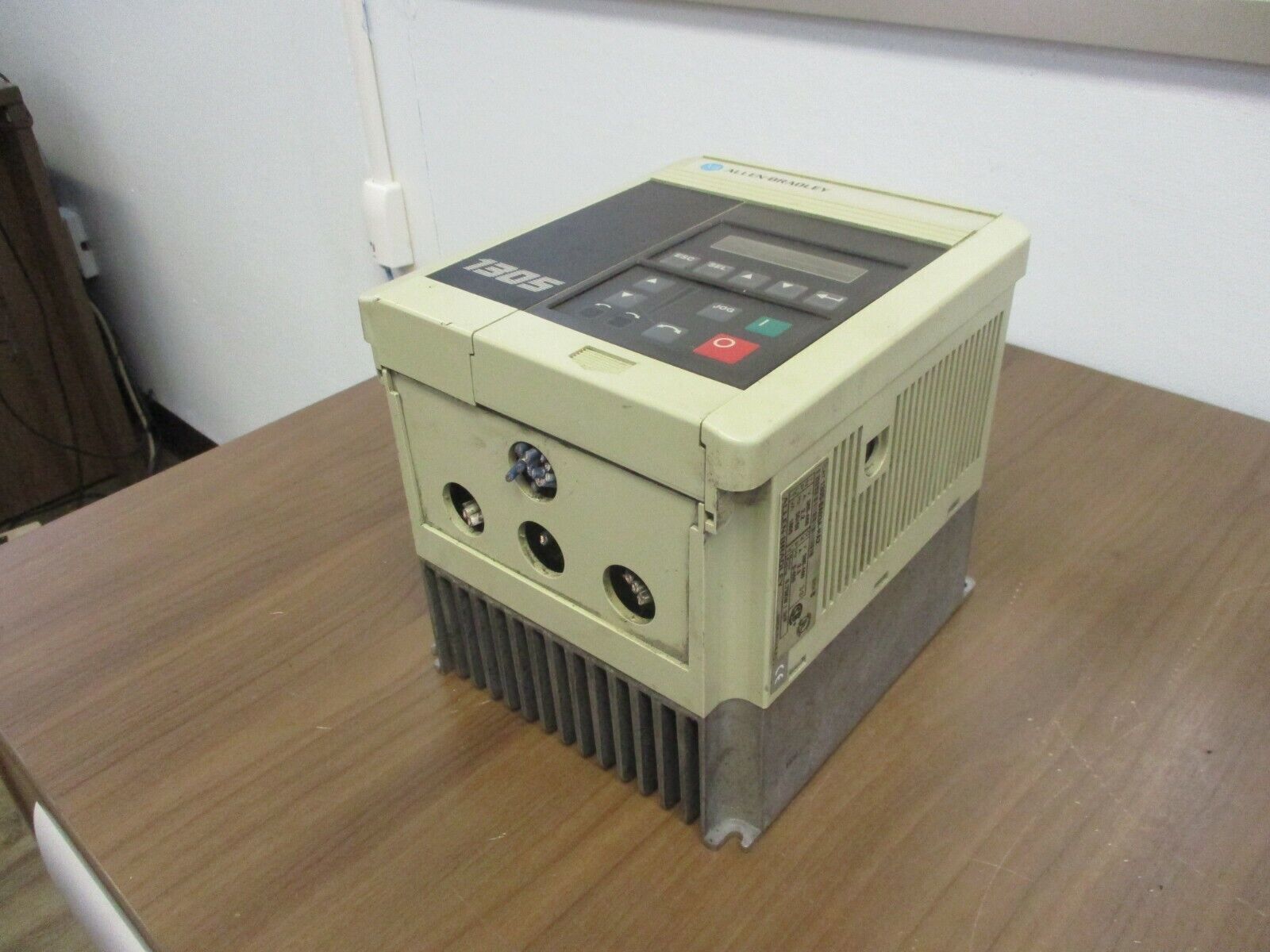 Allen-Bradley 1305 AC Drive 1305-BA03A-HA2 1HP *Chipped Side* Used
