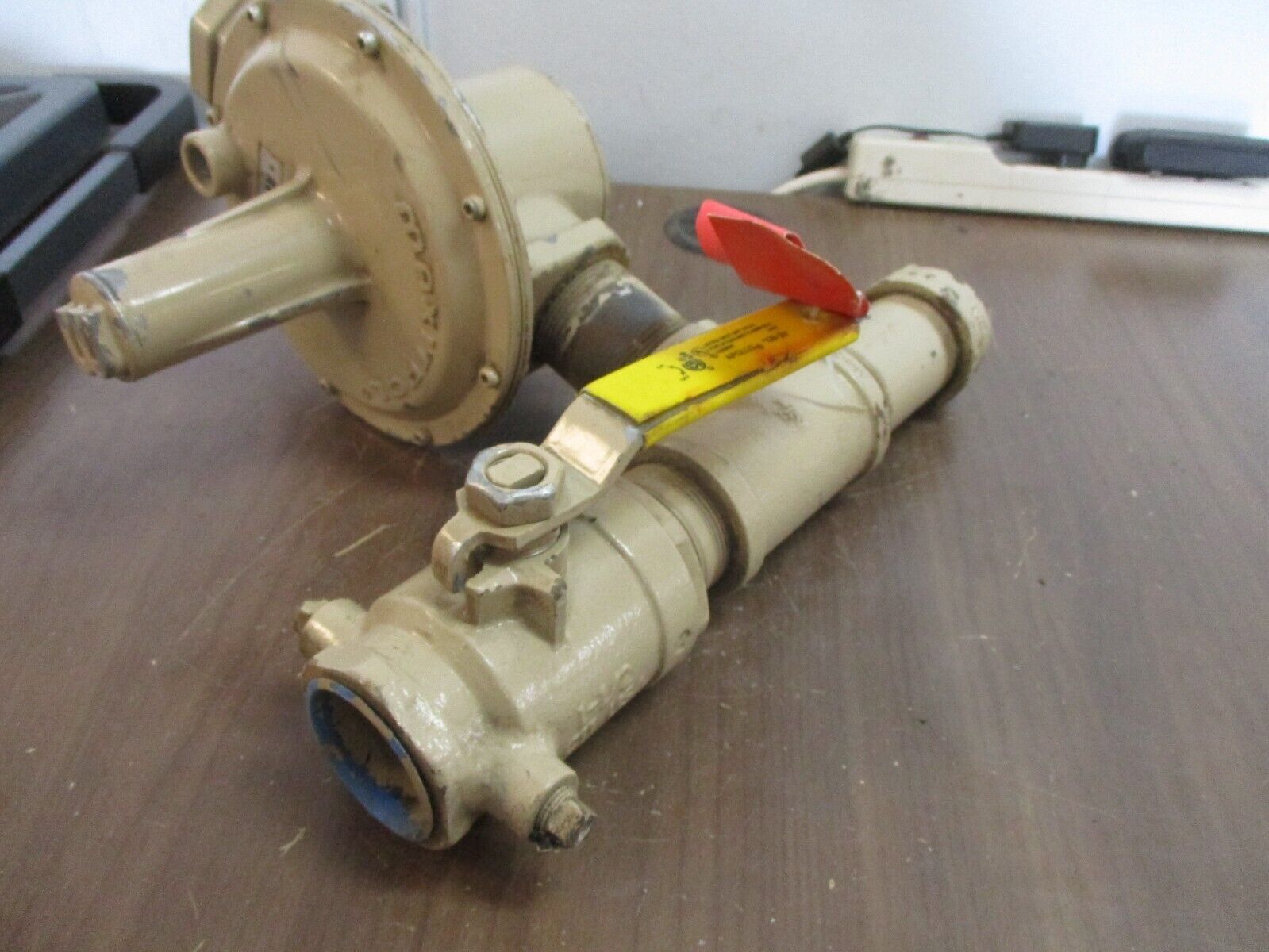 Maxitrol Regulator RV81 w/ GB-50 Valve Used