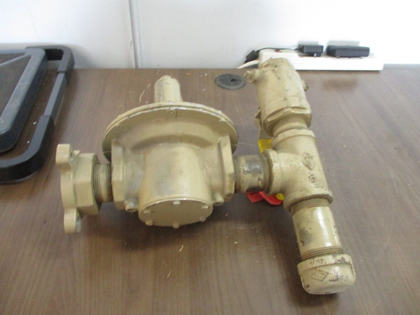 Maxitrol Regulator RV81 w/ GB-50 Valve Used