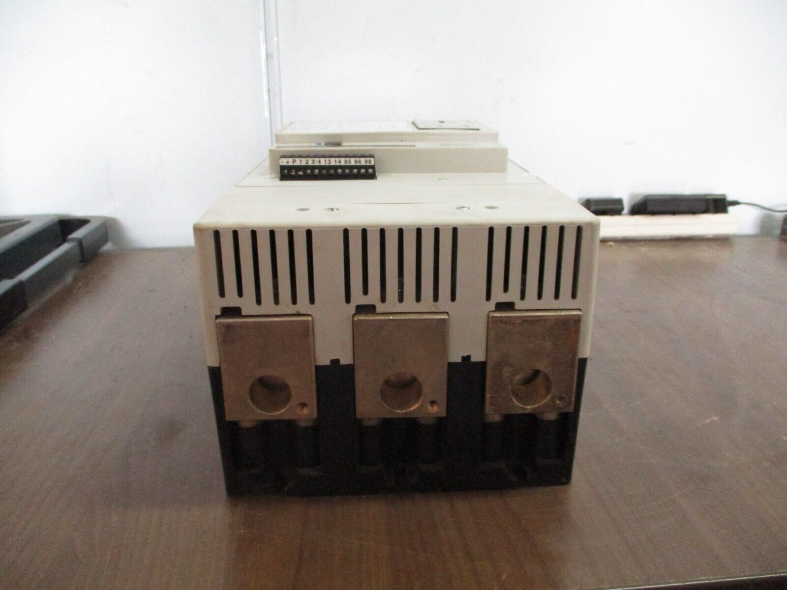 Eaton S801 Soft Start S801U42N3S S/W Rev. 02 450HP 420A 600V 3Ph 47-63Hz Used