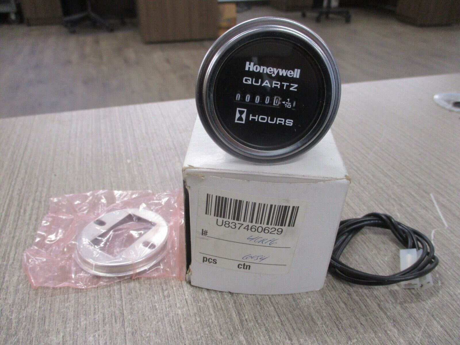 Honeywelll Hour Meter 85098 12-60VDC New Surplus