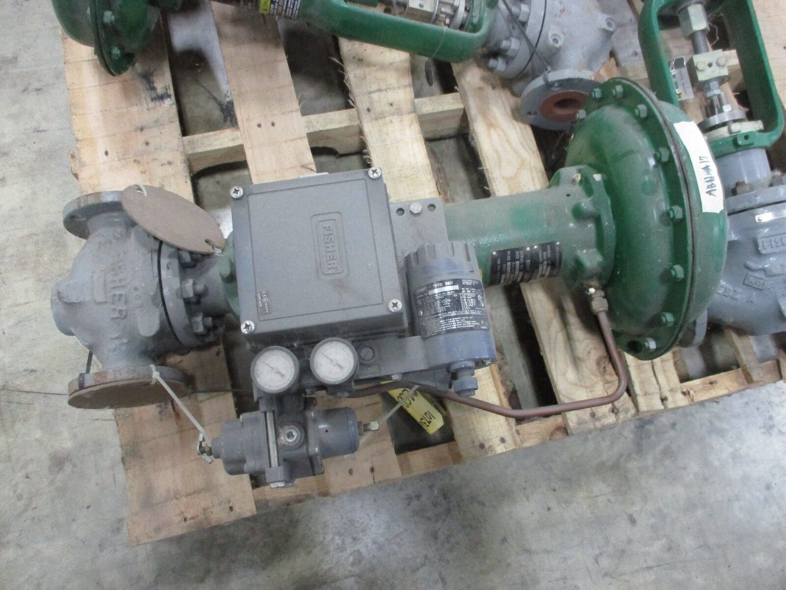 Fisher Diaphragm Control Valve w/ Positioner 667 / EZ Type 582i Positioner Used