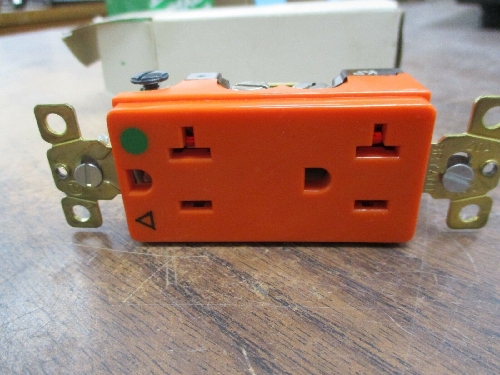 Bryant Tech Spec Duplex Outlet 9300IG 20A 125V 2P 3W Orange New Surplus