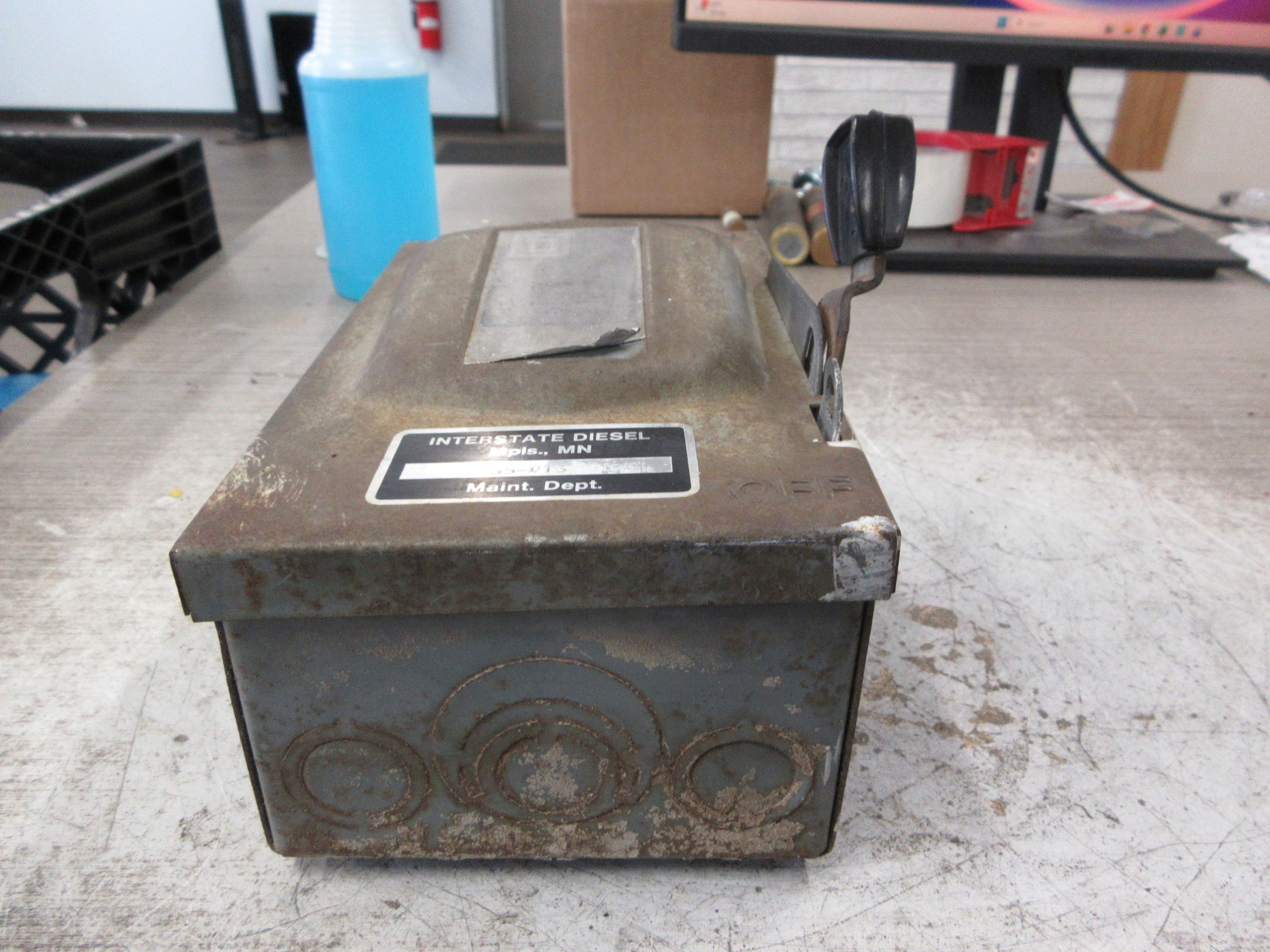 Square D Fusible Safety Switch/Disconnect D-221N 30A 240V Used