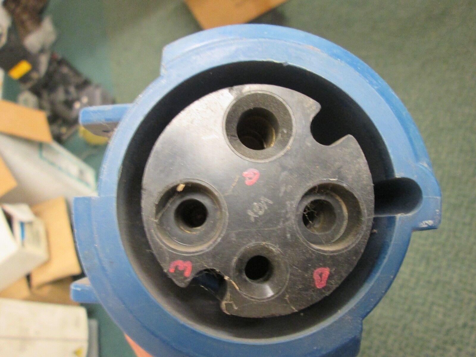 Hubbell Connector 360C3W 60A 250VDC 2P 3W Wire Connection *Missing Cap* Used