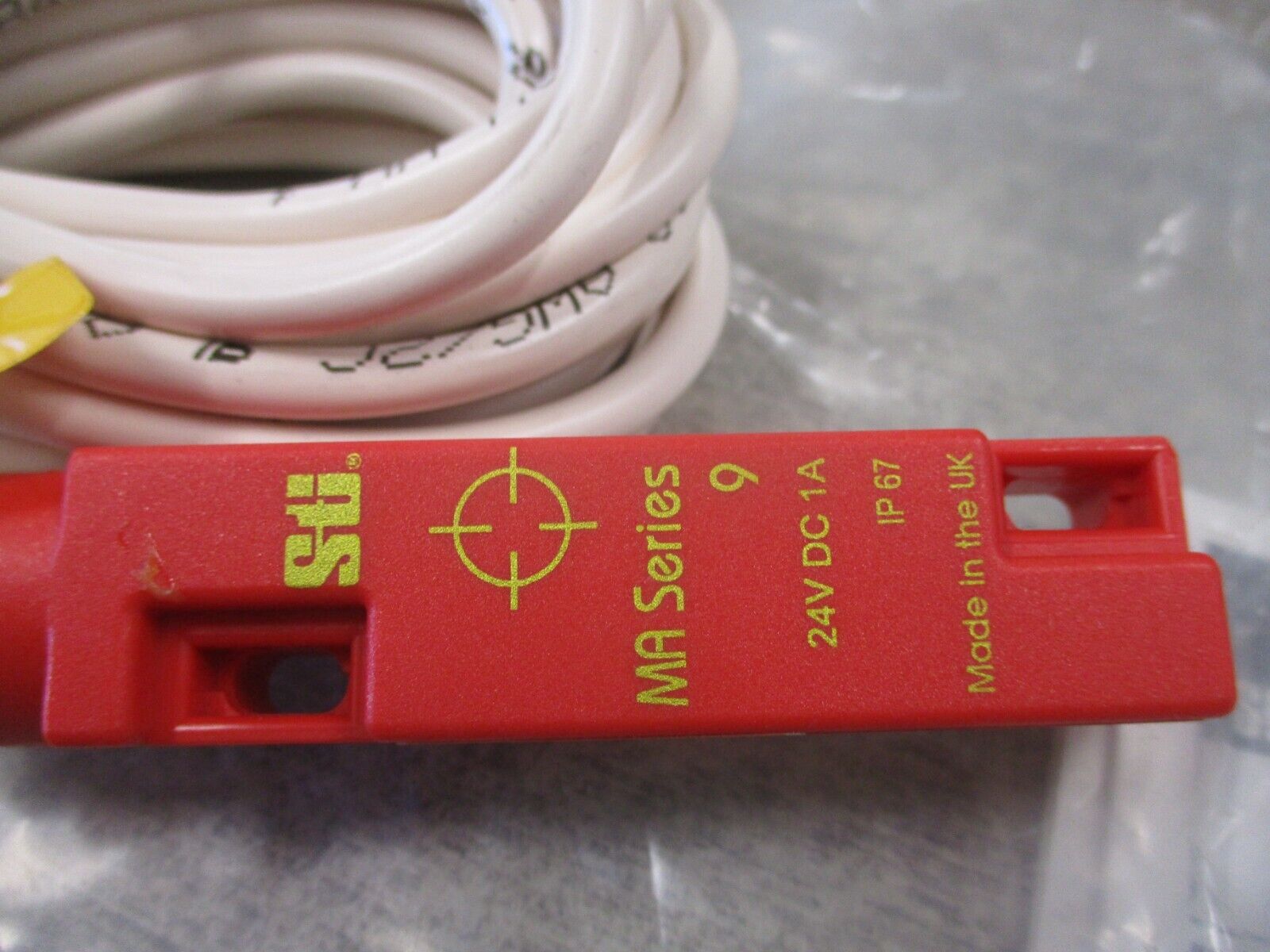 Sti Magnetically Operated Safety Switch 44507-0200 New Surplus