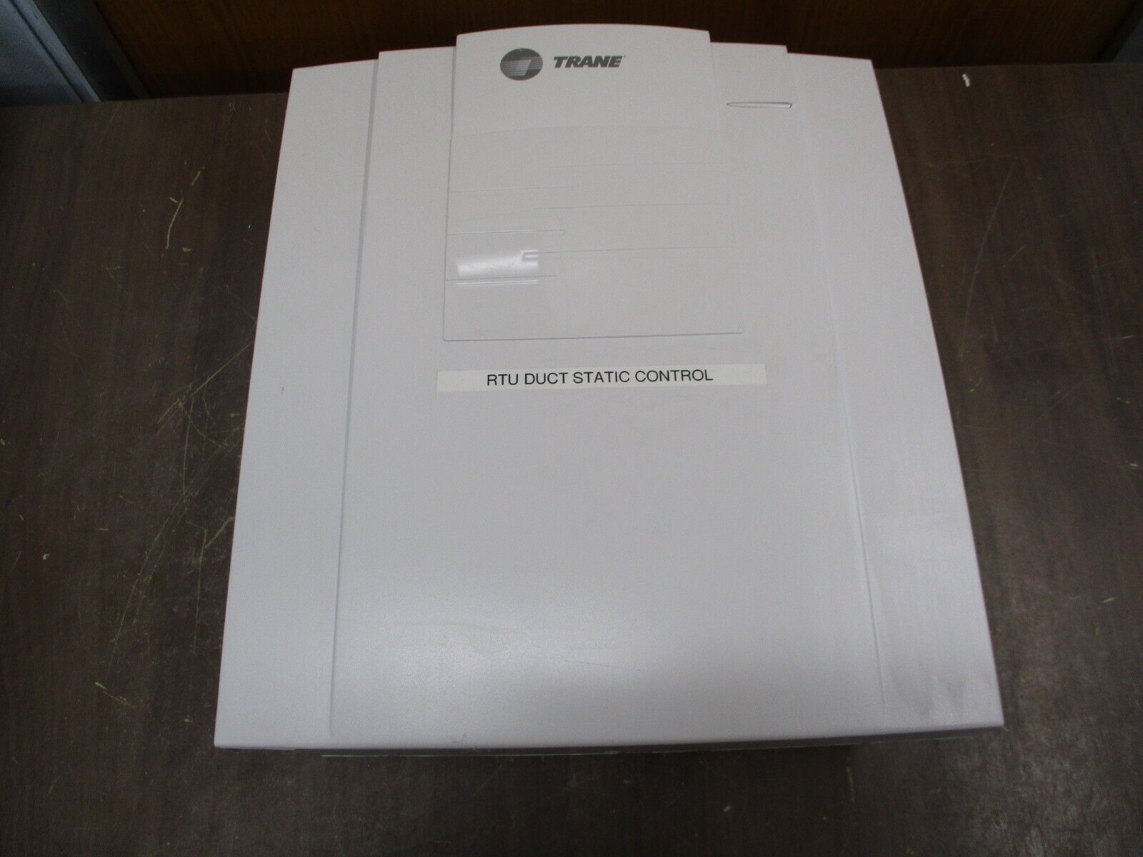 Trane Tracer Control Unit X13651559-01 Output: 24VAC *One Door Magnet* Used