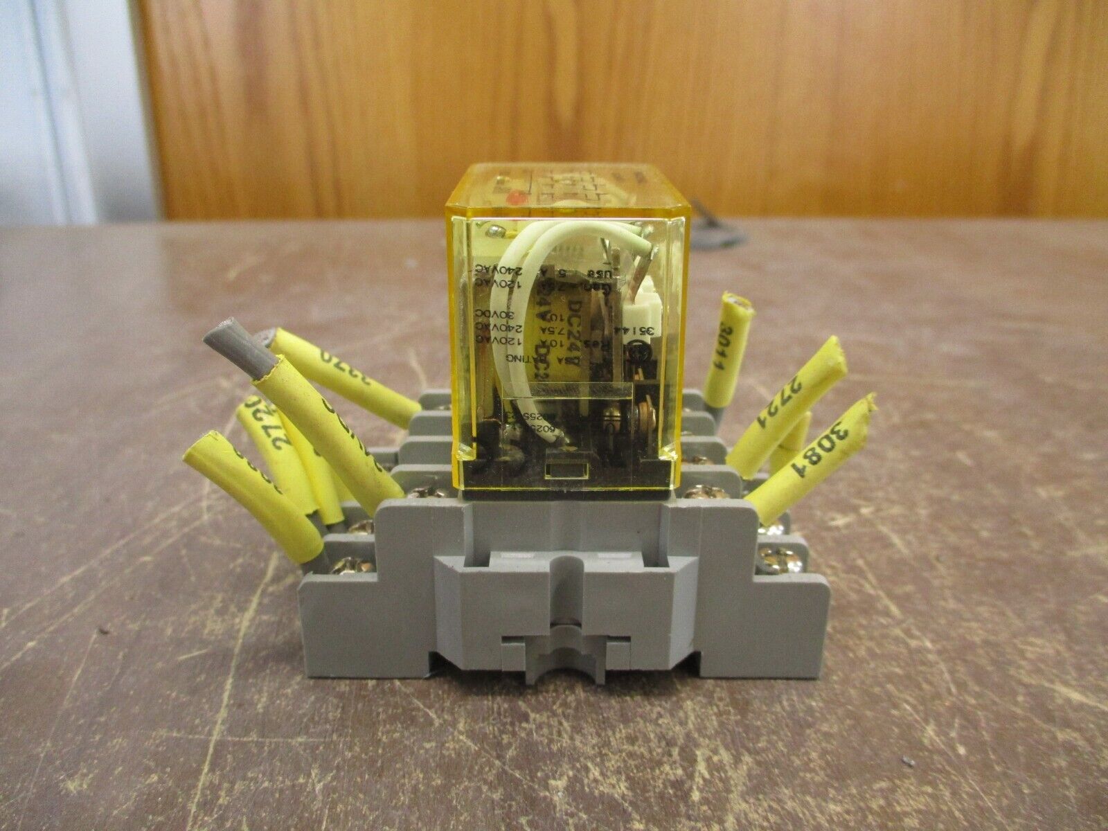 IDEC Relay w/ Base RH4B-UL 24VDC *Lot of 2* Used