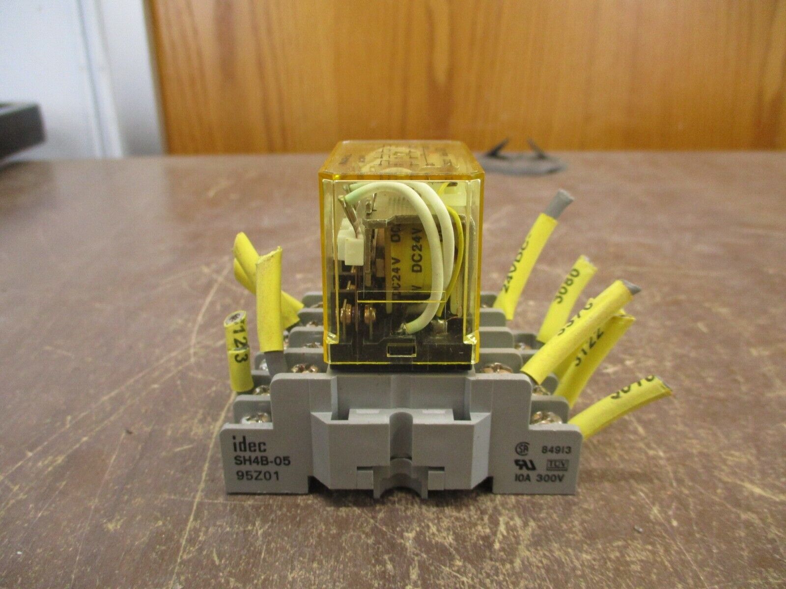 IDEC Relay w/ Base RH4B-UL 24VDC *Lot of 2* Used