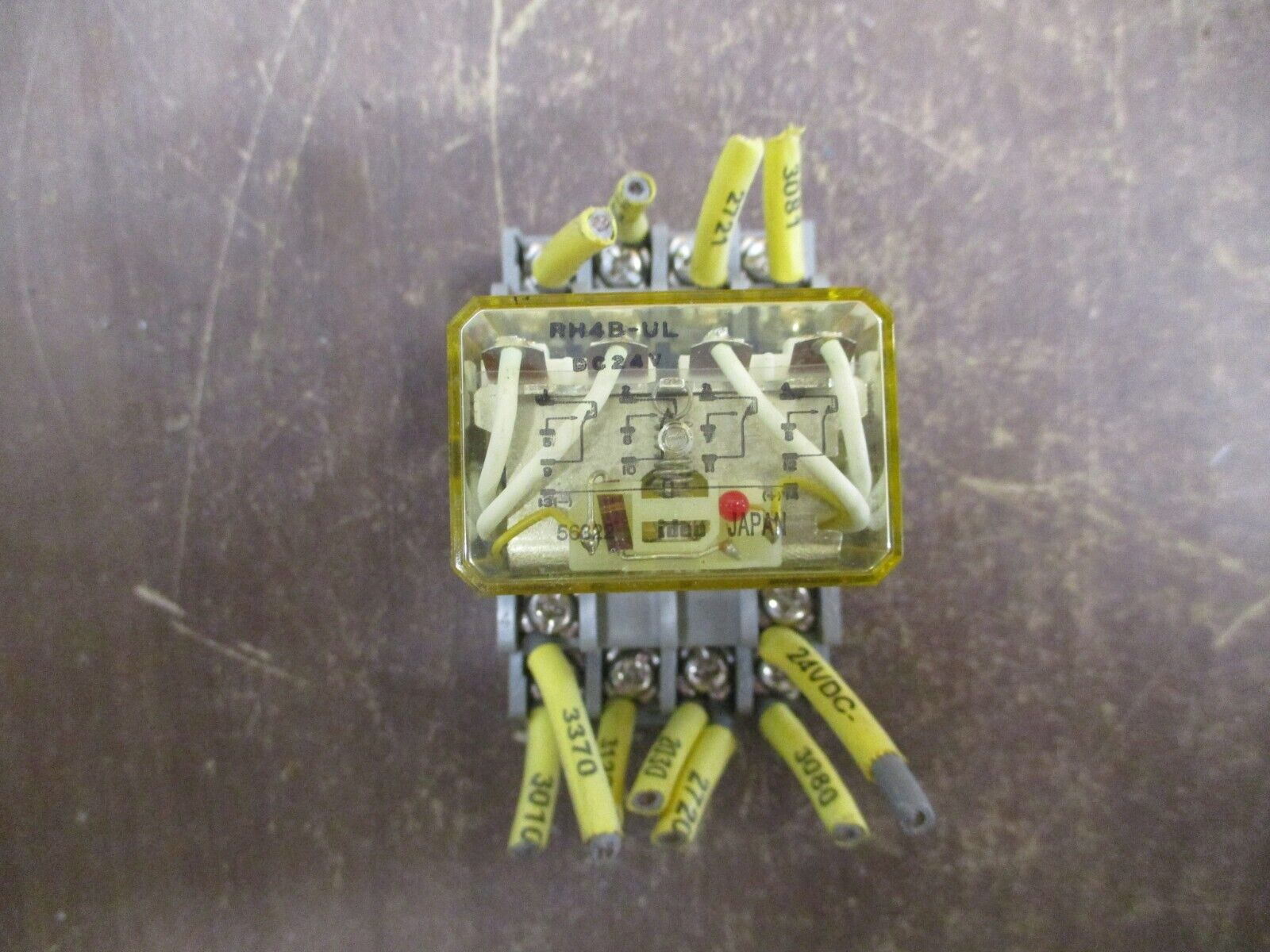 IDEC Relay w/ Base RH4B-UL 24VDC *Lot of 2* Used