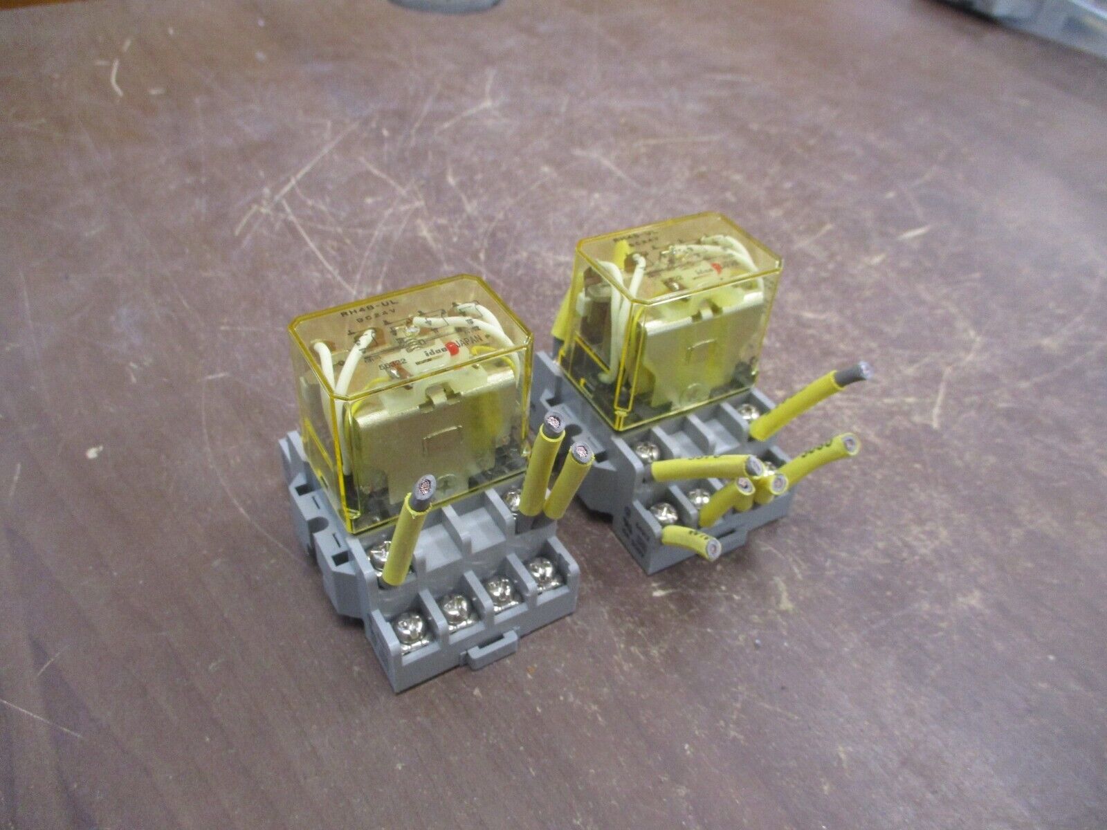 IDEC Relay w/ Base RH4B-UL 24VDC *Lot of 2* Used